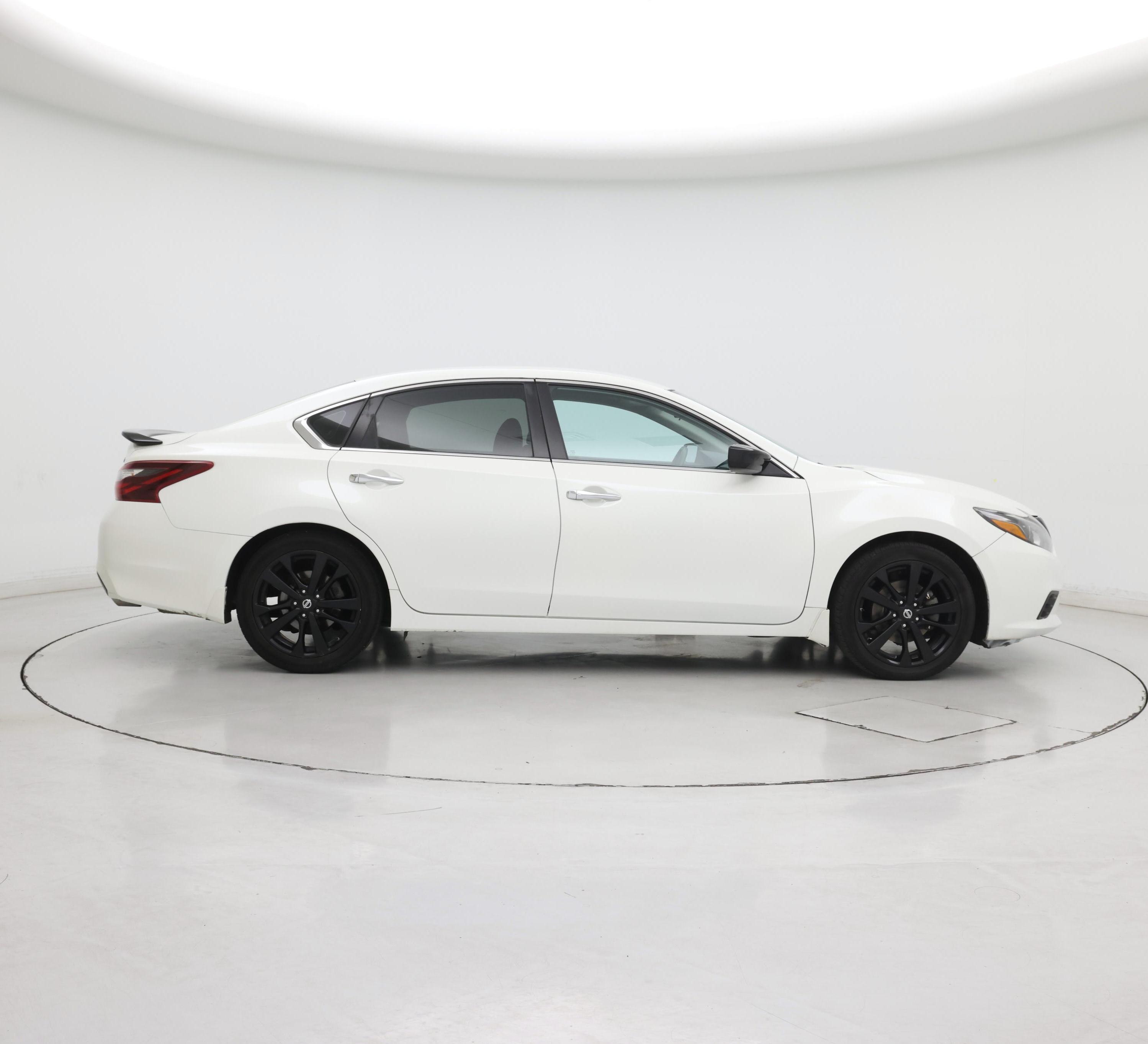 Thumbnail: 2017 Nissan Altima - 7