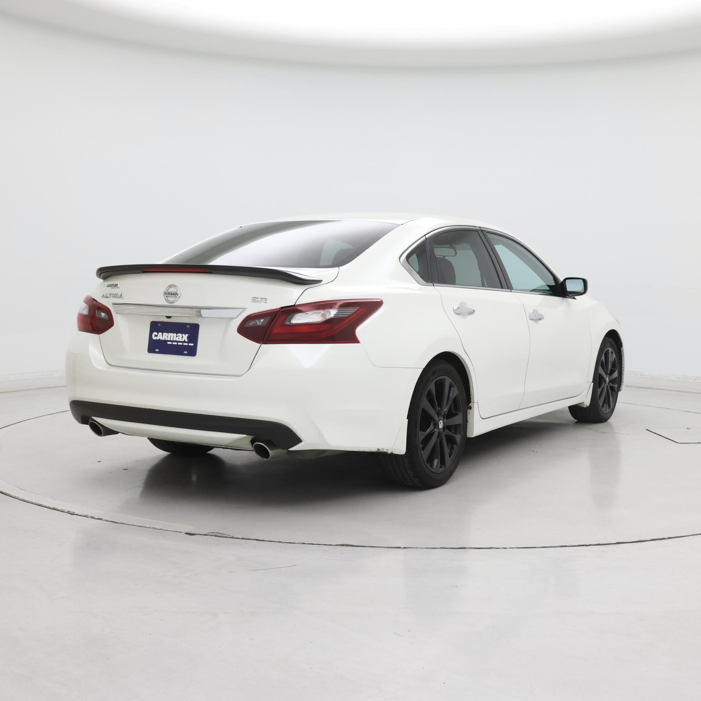Thumbnail: 2017 Nissan Altima - 8