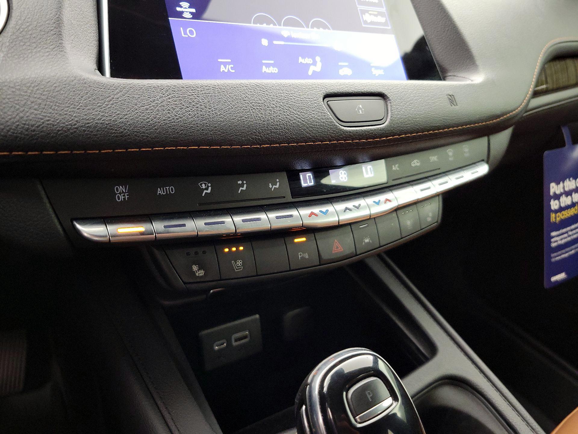 Thumbnail: 2020 Cadillac XT4 - 16