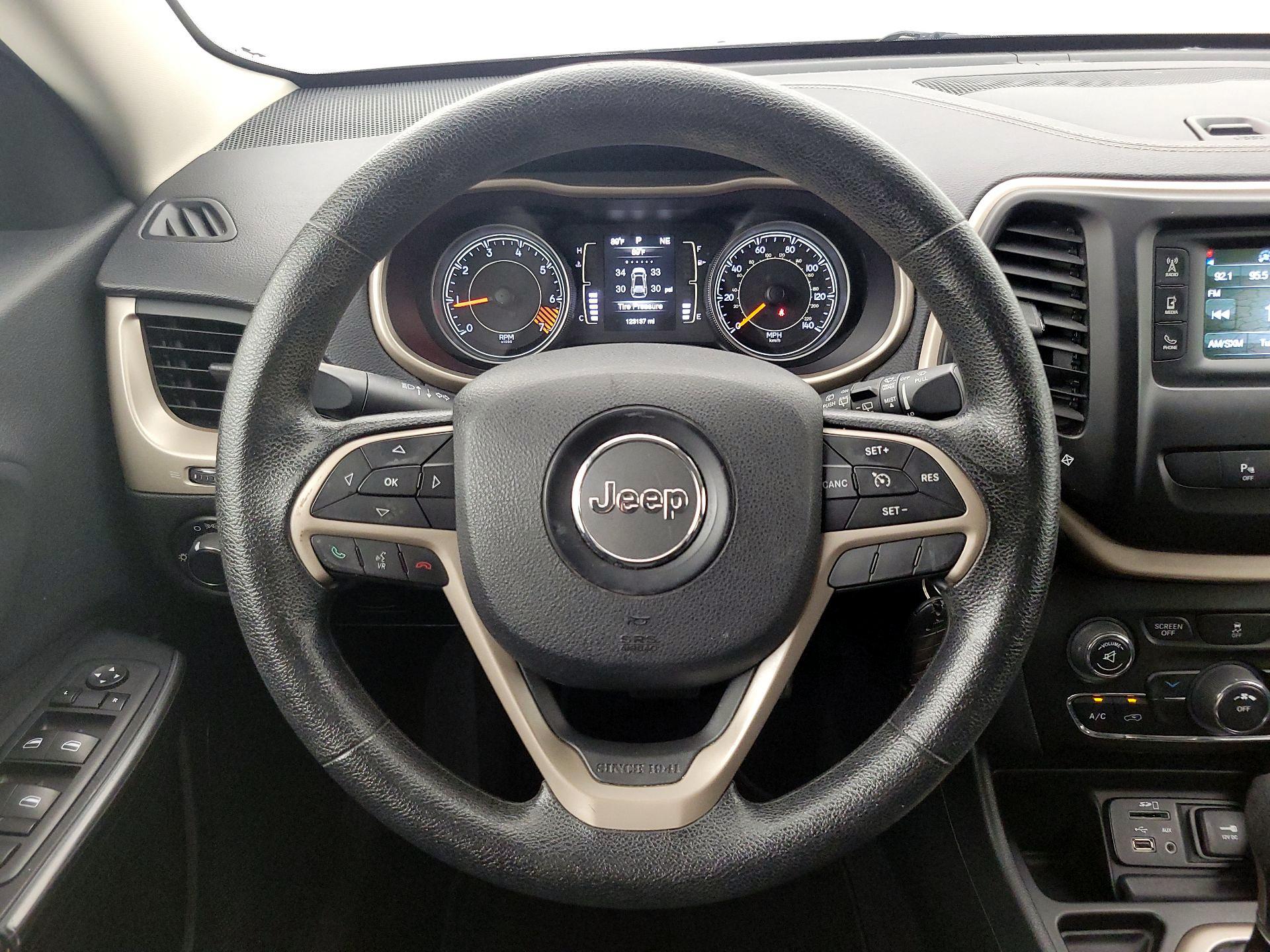 Thumbnail: 2015 Jeep Cherokee - 10