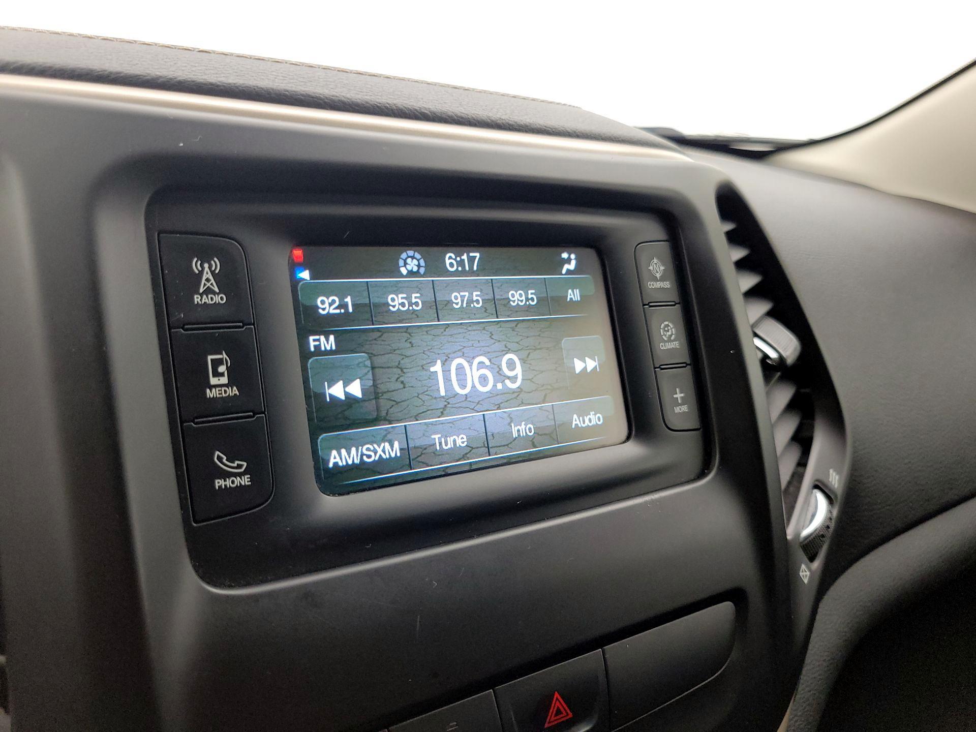 Thumbnail: 2015 Jeep Cherokee - 15