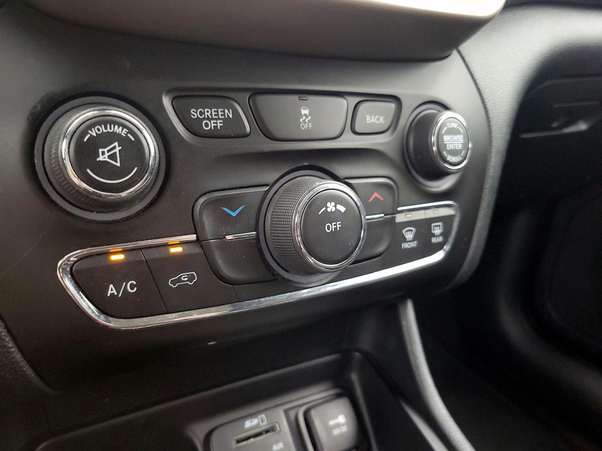 Thumbnail: 2015 Jeep Cherokee - 16