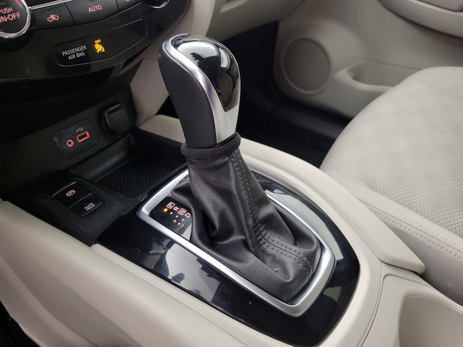 Thumbnail: 2019 Nissan Rogue Sport - 18