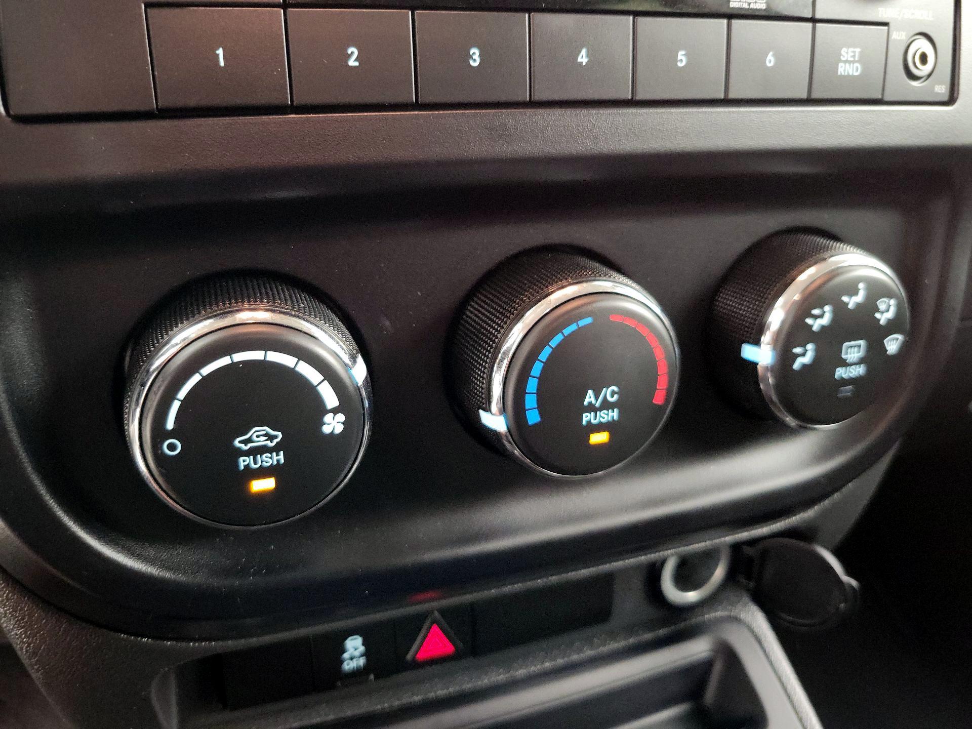 Thumbnail: 2015 Jeep Patriot - 14