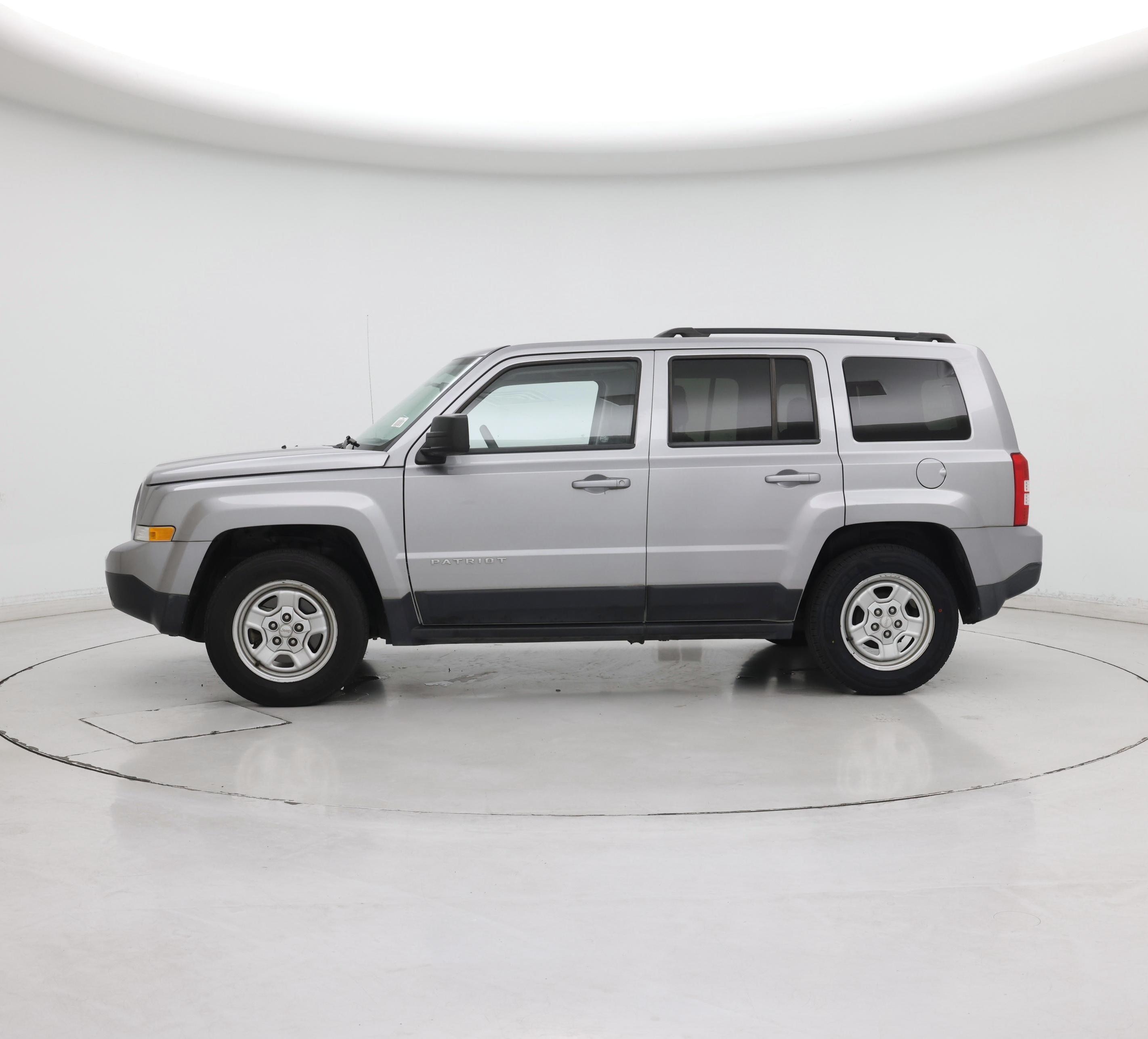 Thumbnail: 2015 Jeep Patriot - 3