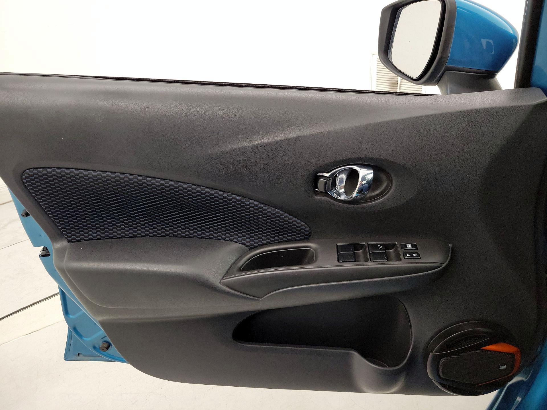 Thumbnail: 2015 Nissan Versa Note - 12