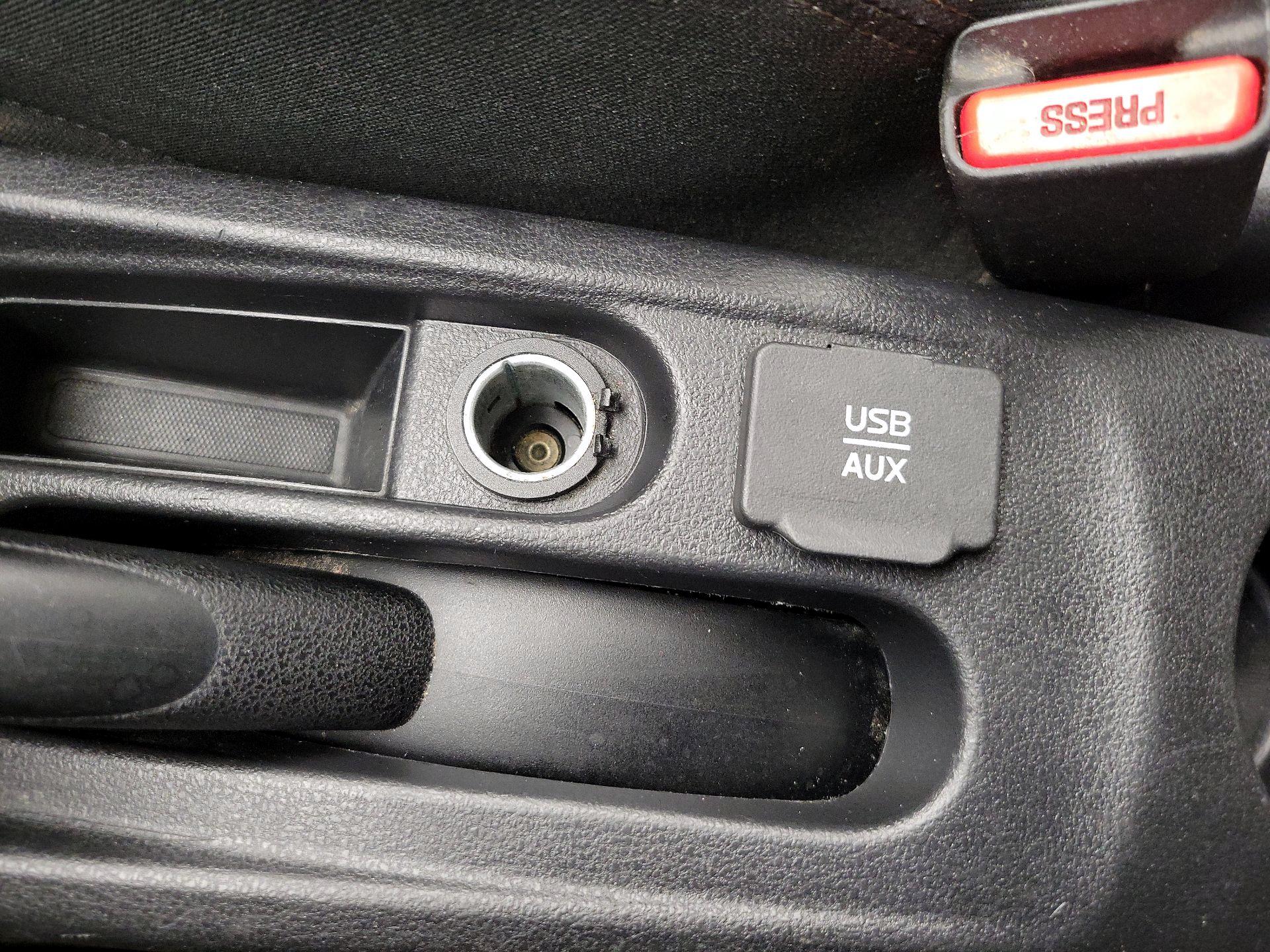 Thumbnail: 2015 Nissan Versa Note - 17