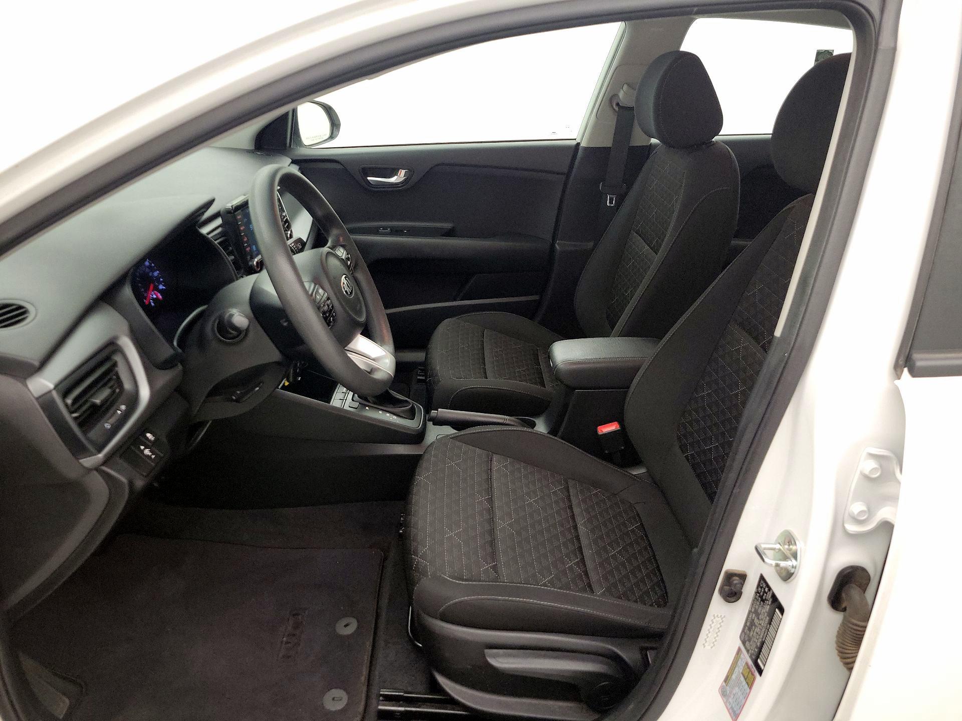 Thumbnail: 2019 Kia Rio - 11