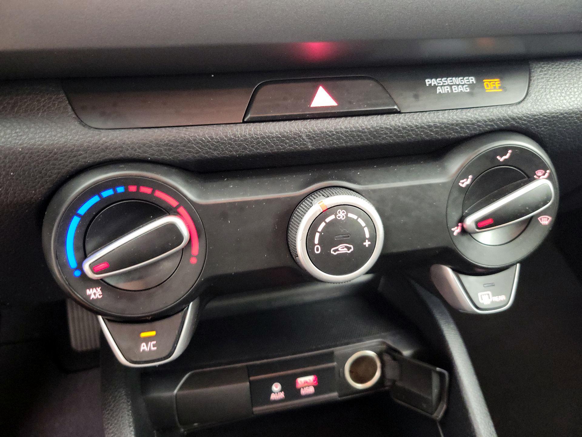 Thumbnail: 2019 Kia Rio - 16