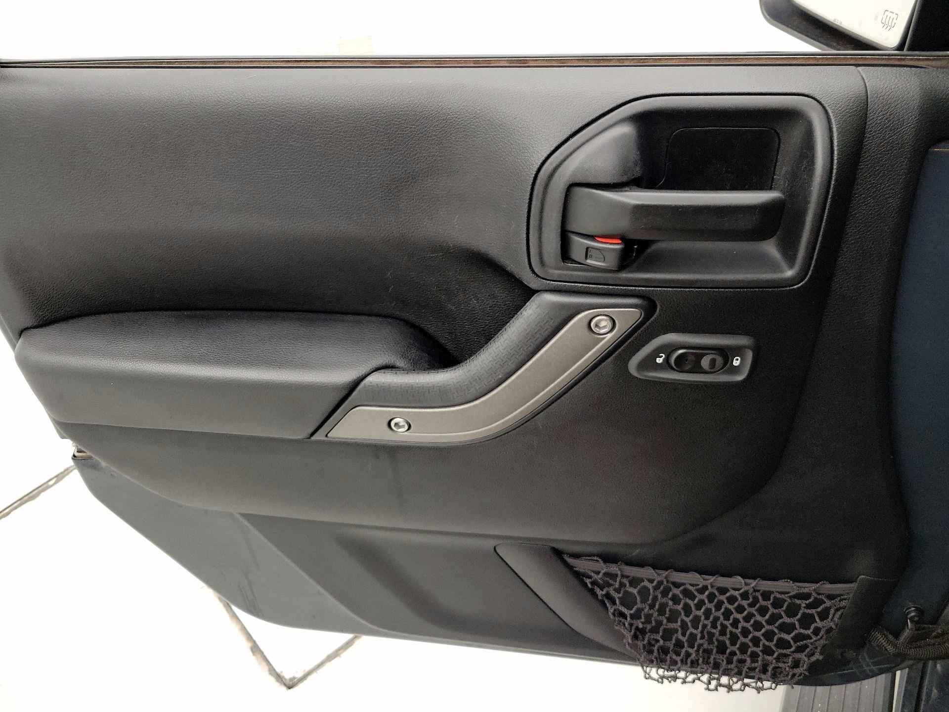 Thumbnail: 2016 Jeep Wrangler - 12