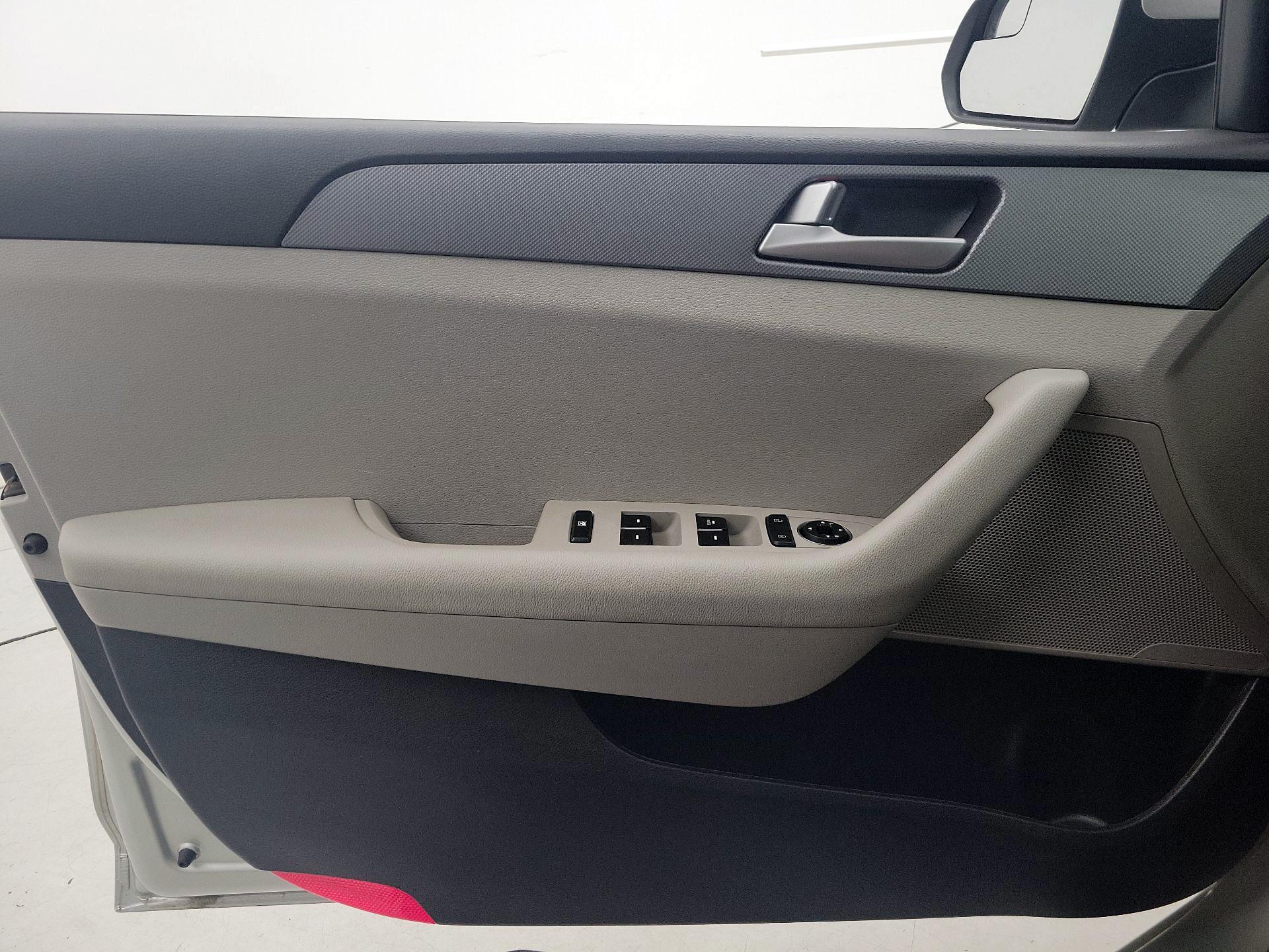 Thumbnail: 2017 Hyundai Sonata - 12