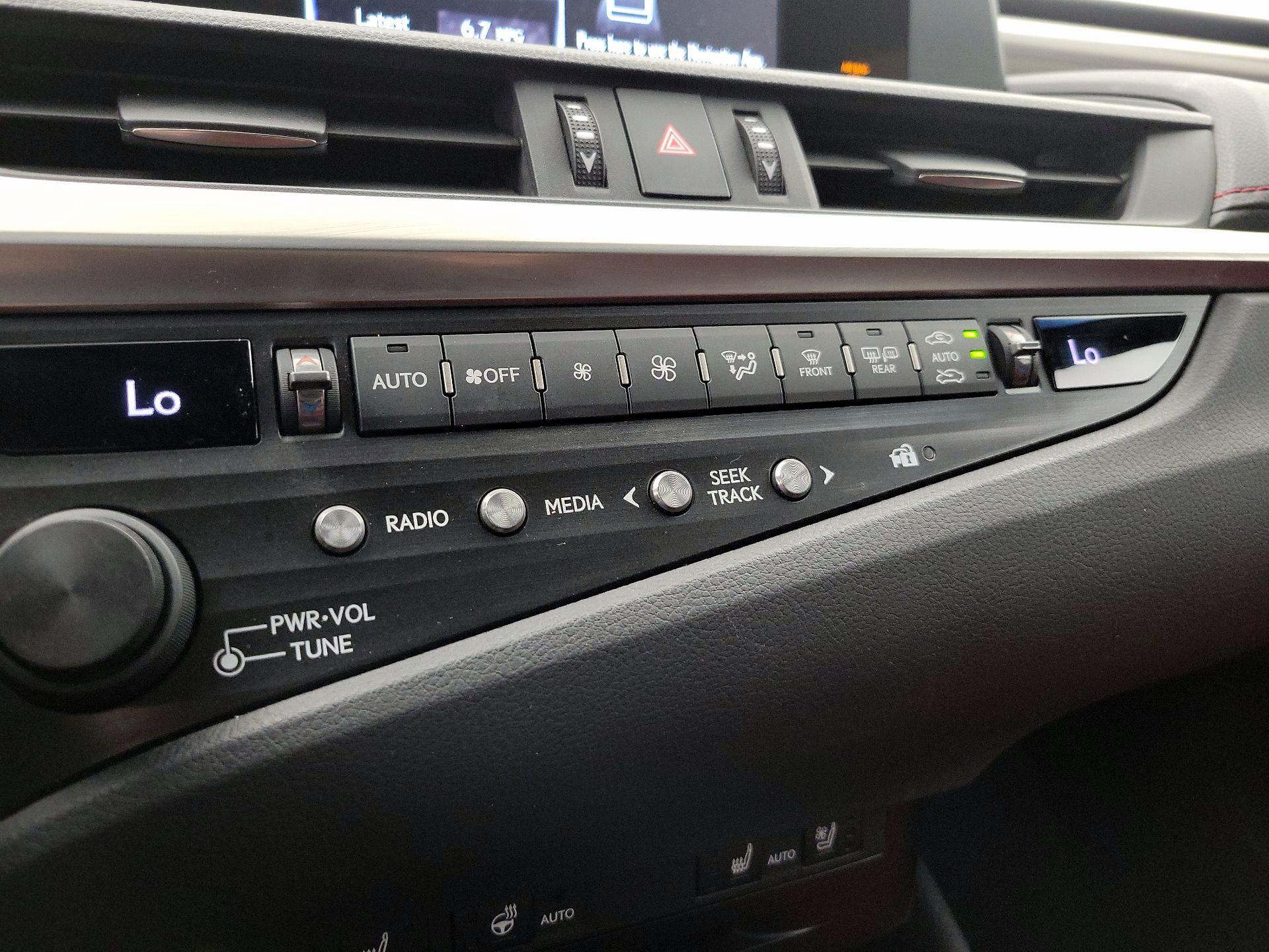 Thumbnail: 2020 Lexus ES - 15