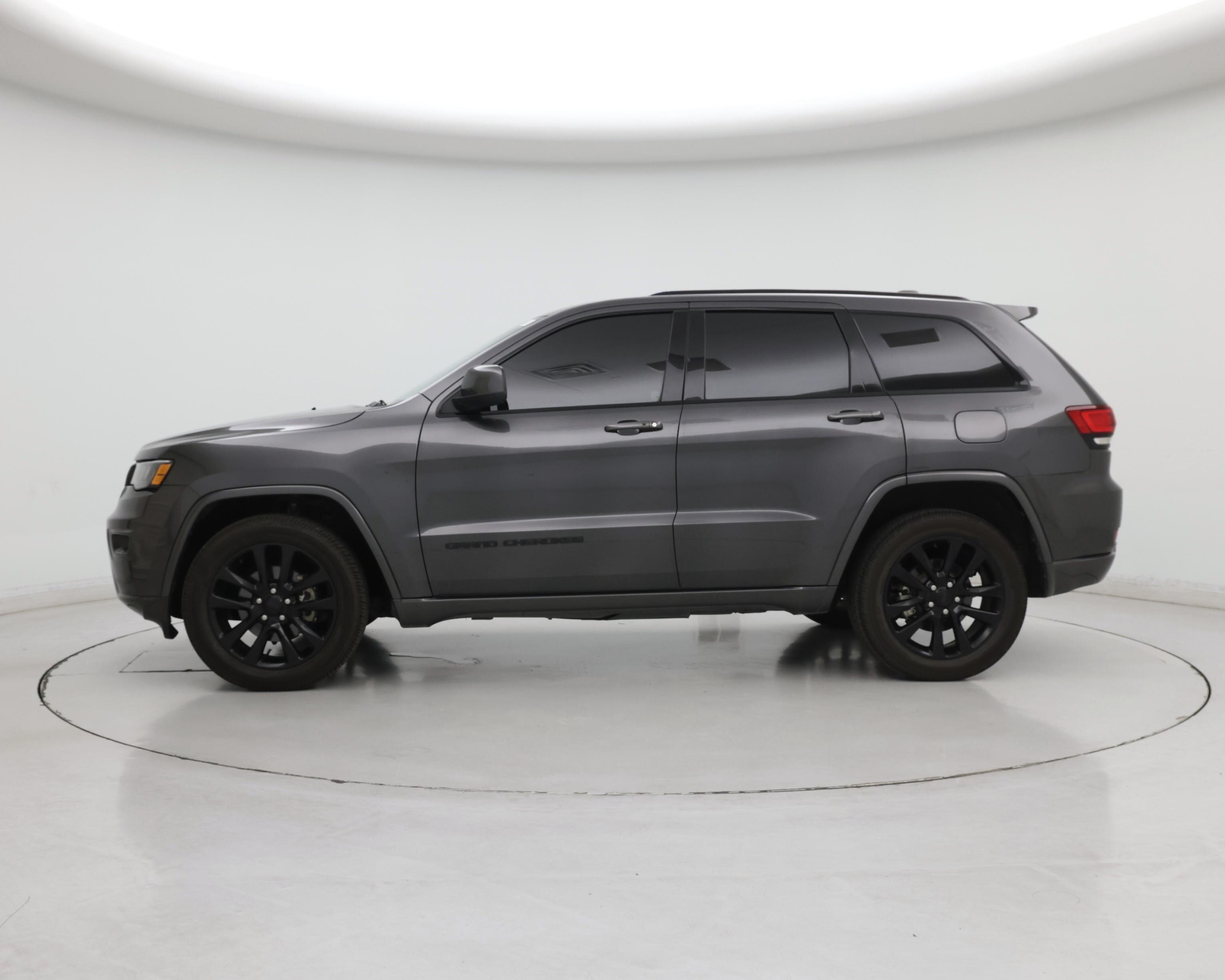 Thumbnail: 2018 Jeep Grand Cherokee - 3