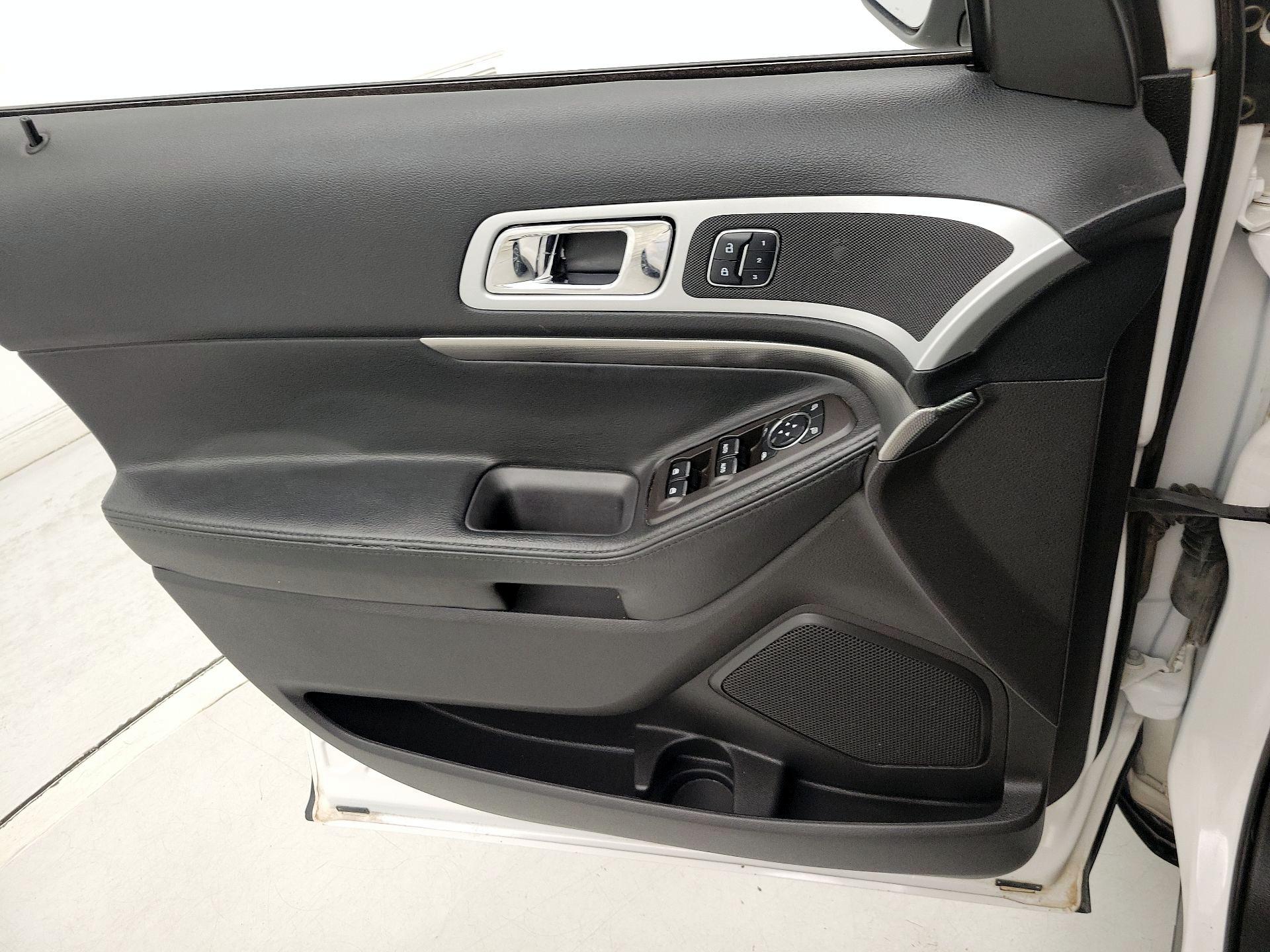 Thumbnail: 2015 Ford Explorer - 12