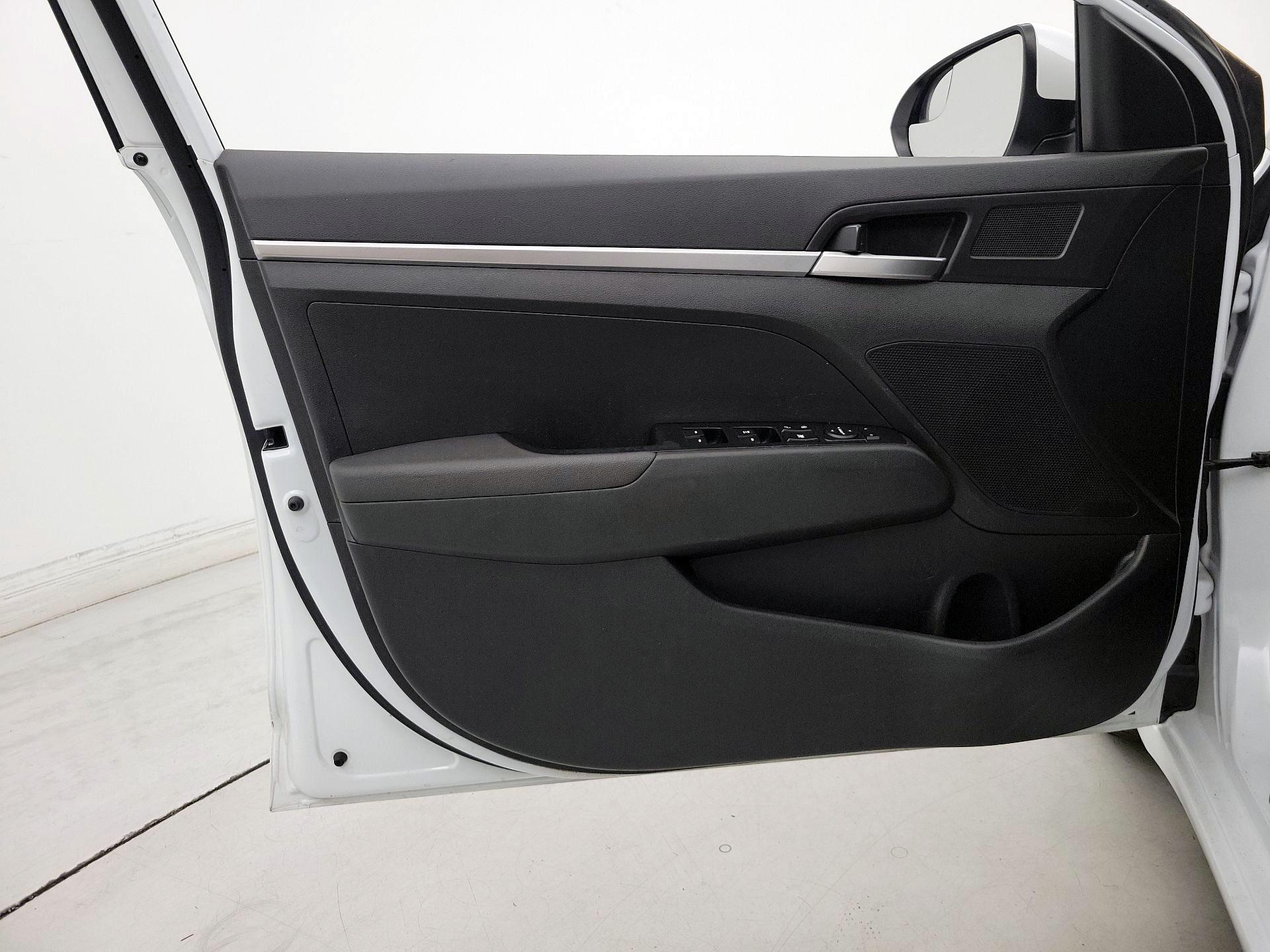 Thumbnail: 2019 Hyundai Elantra - 12