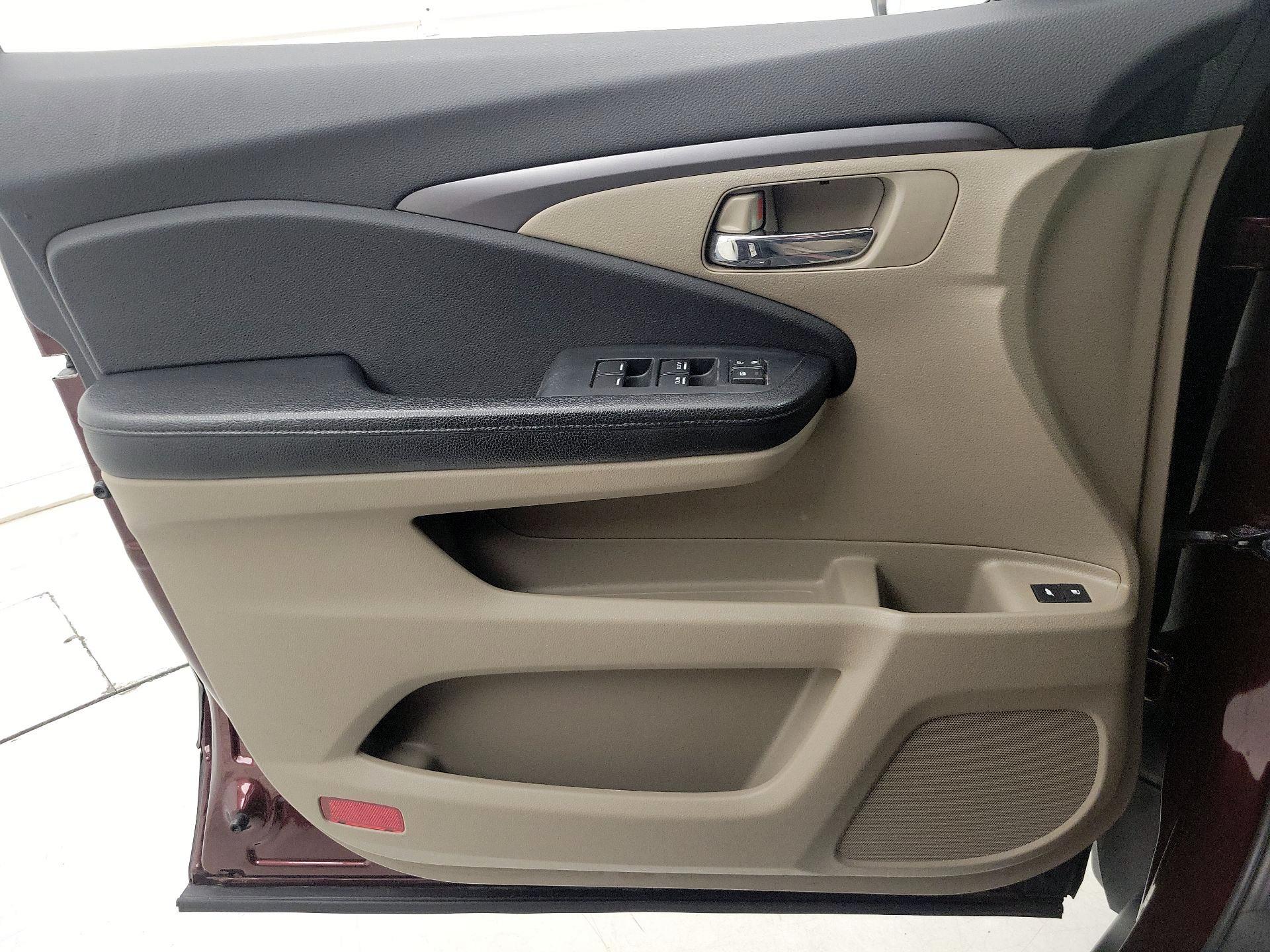 Thumbnail: 2016 Honda Pilot - 12