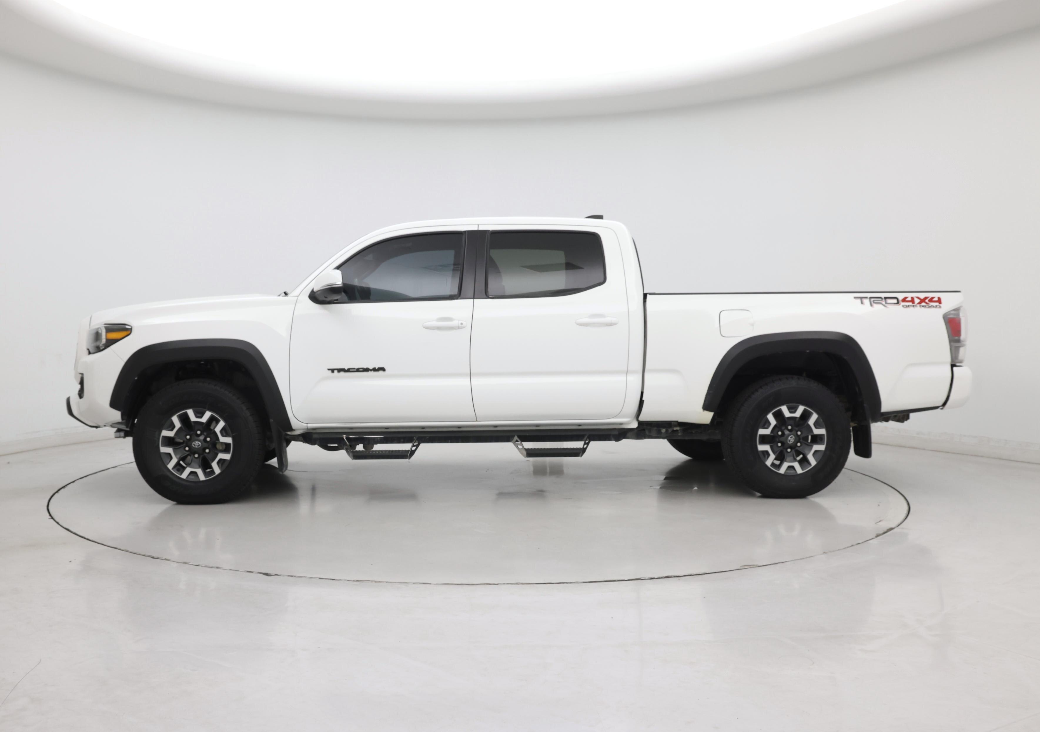 Thumbnail: 2022 Toyota Tacoma - 3
