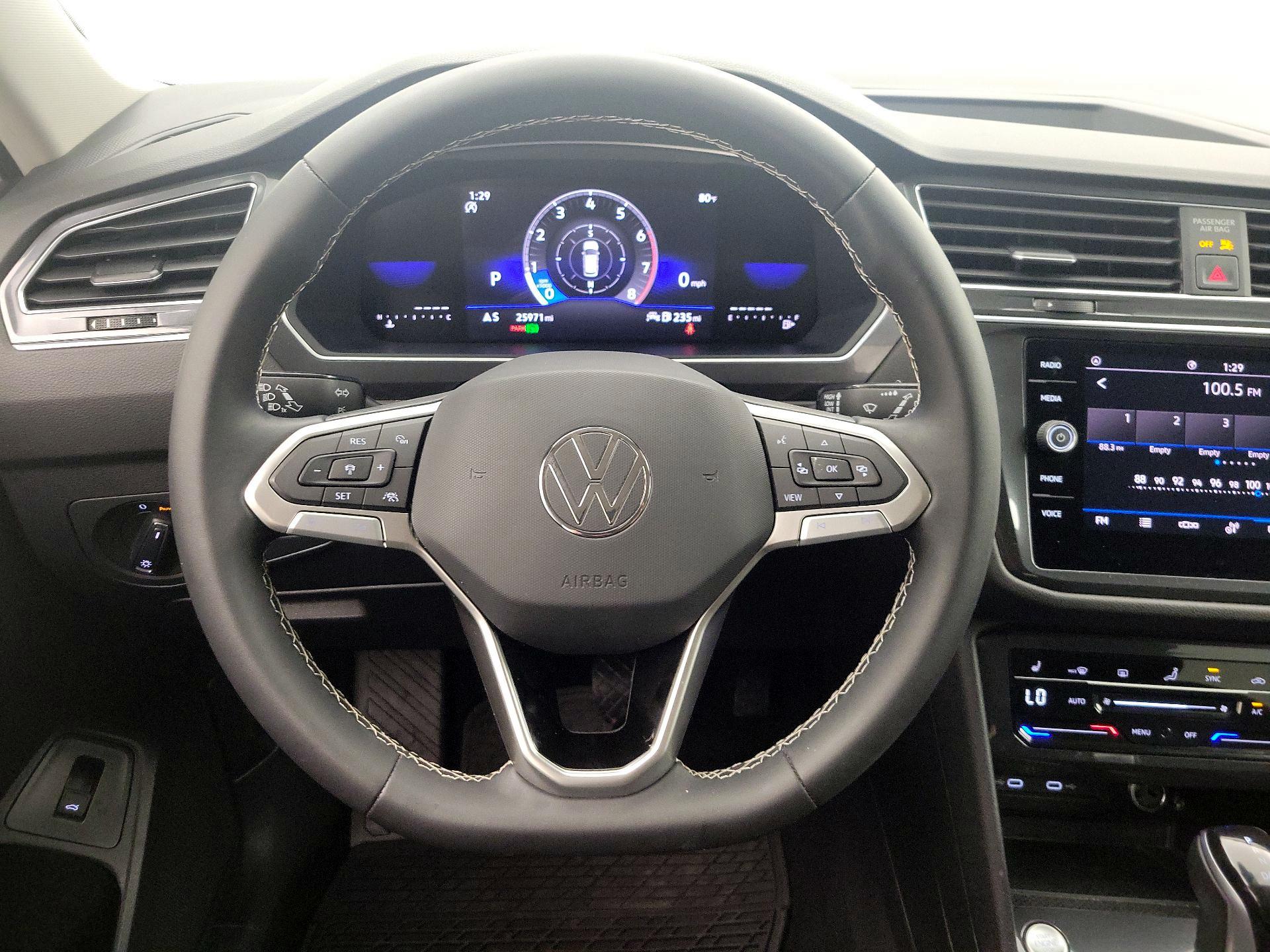 Thumbnail: 2023 Volkswagen Tiguan - 10