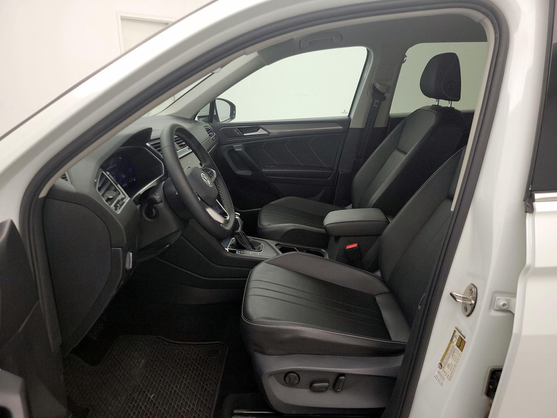 Thumbnail: 2023 Volkswagen Tiguan - 11