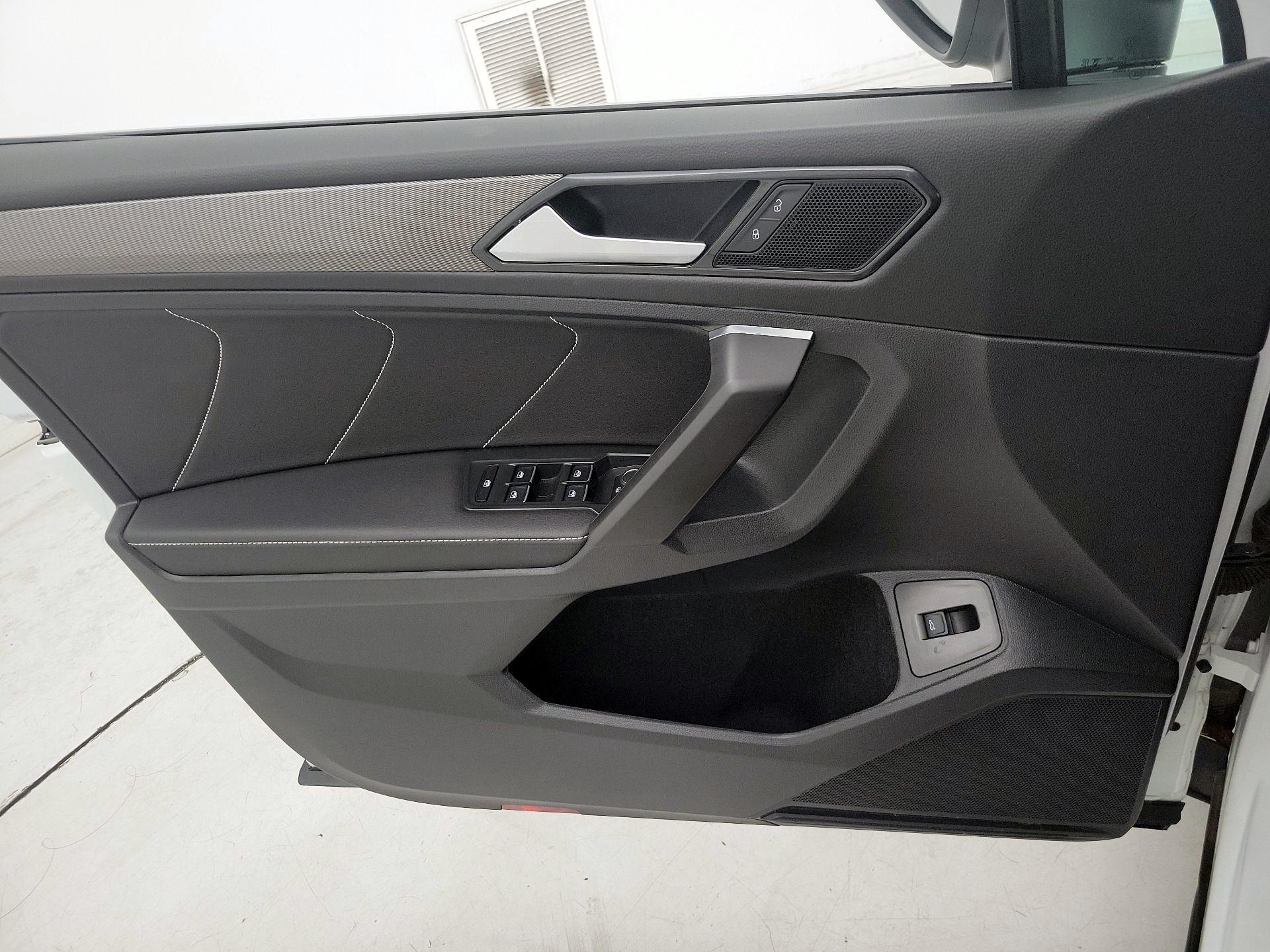 Thumbnail: 2023 Volkswagen Tiguan - 12