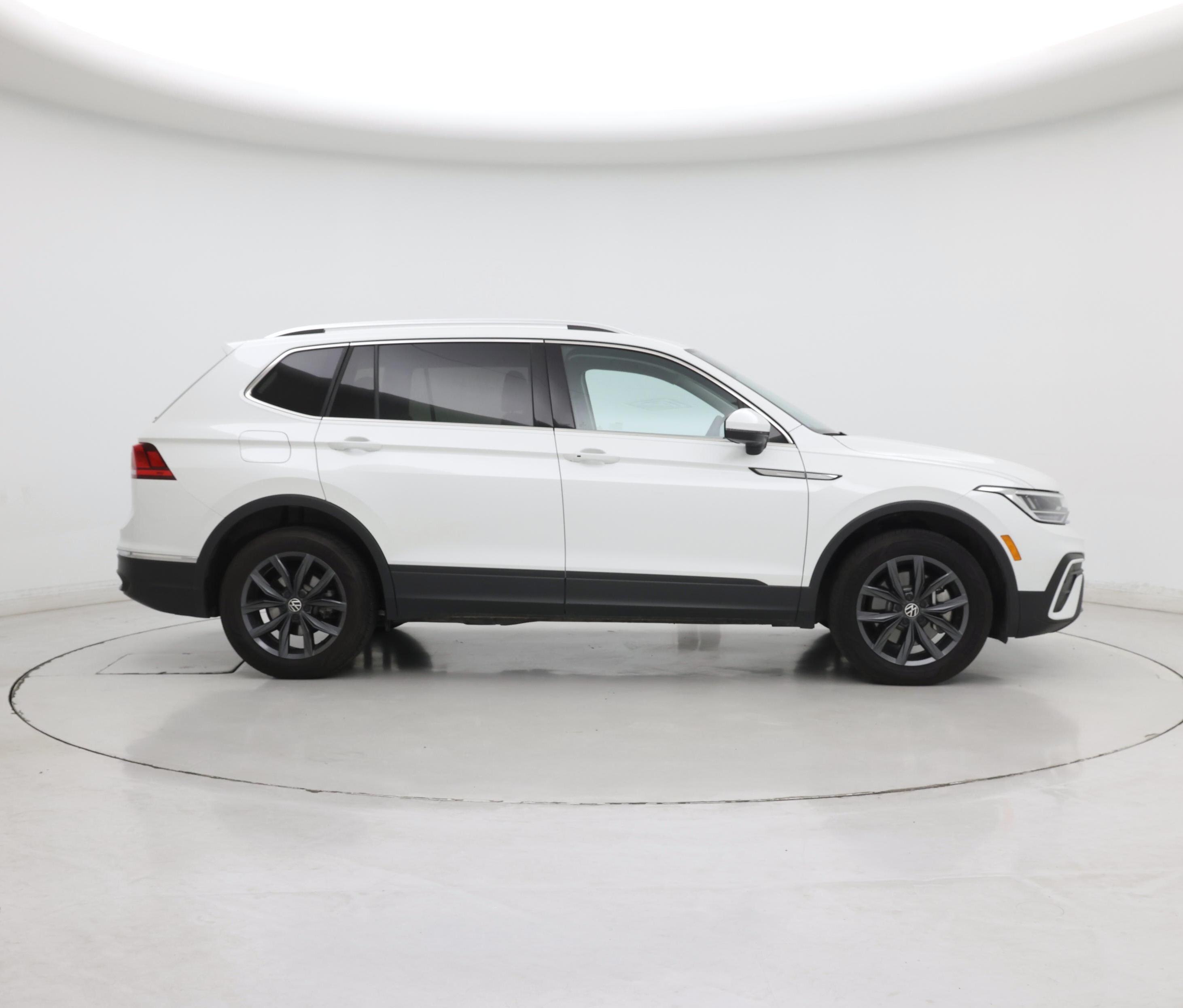 Thumbnail: 2023 Volkswagen Tiguan - 7