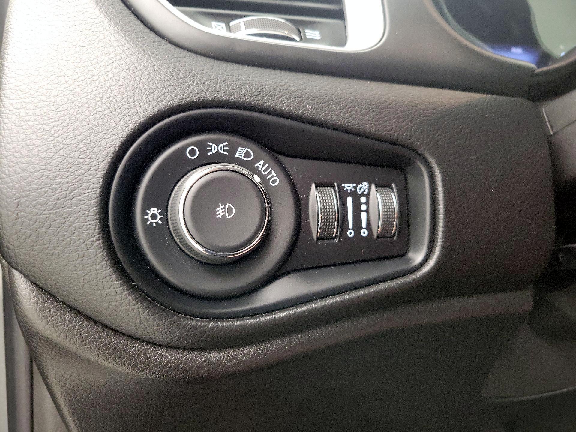 Thumbnail: 2021 Jeep Renegade - 13