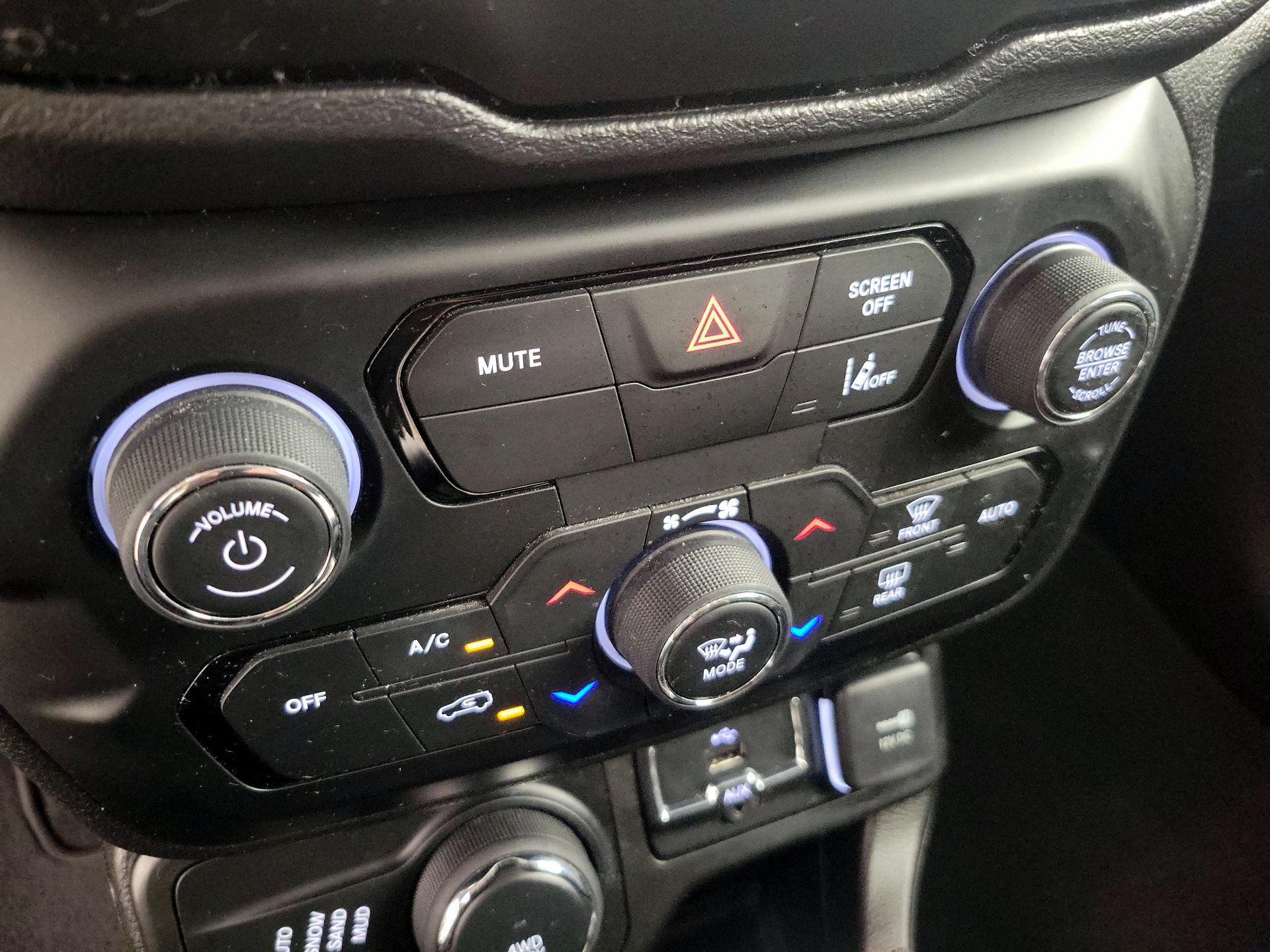 Thumbnail: 2021 Jeep Renegade - 16