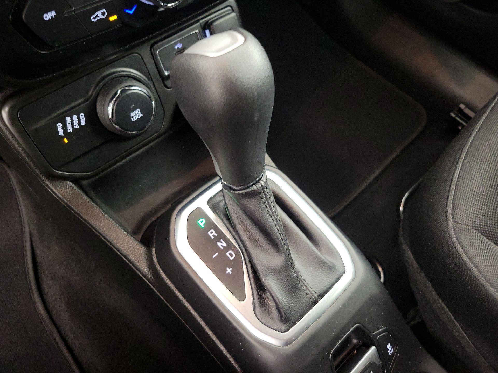 Thumbnail: 2021 Jeep Renegade - 17