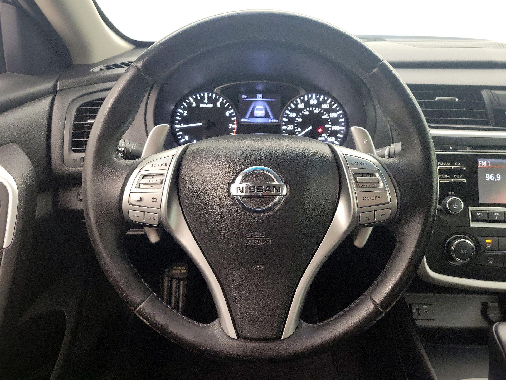 Thumbnail: 2016 Nissan Altima - 10