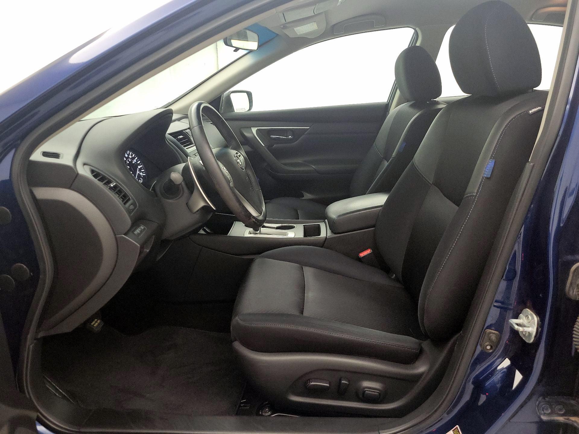 Thumbnail: 2016 Nissan Altima - 11