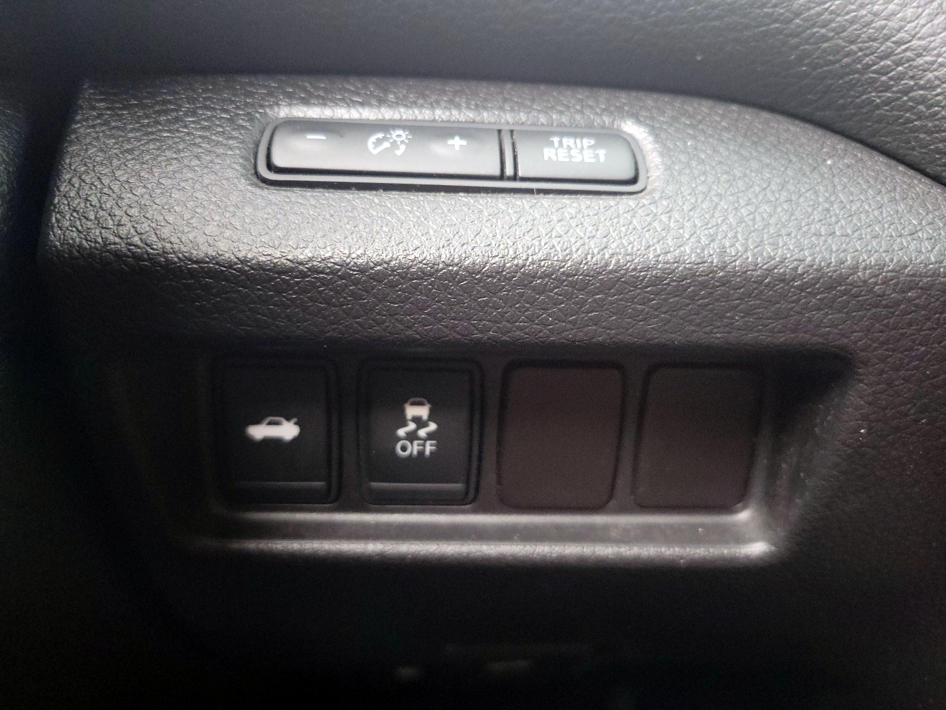 Thumbnail: 2016 Nissan Altima - 13