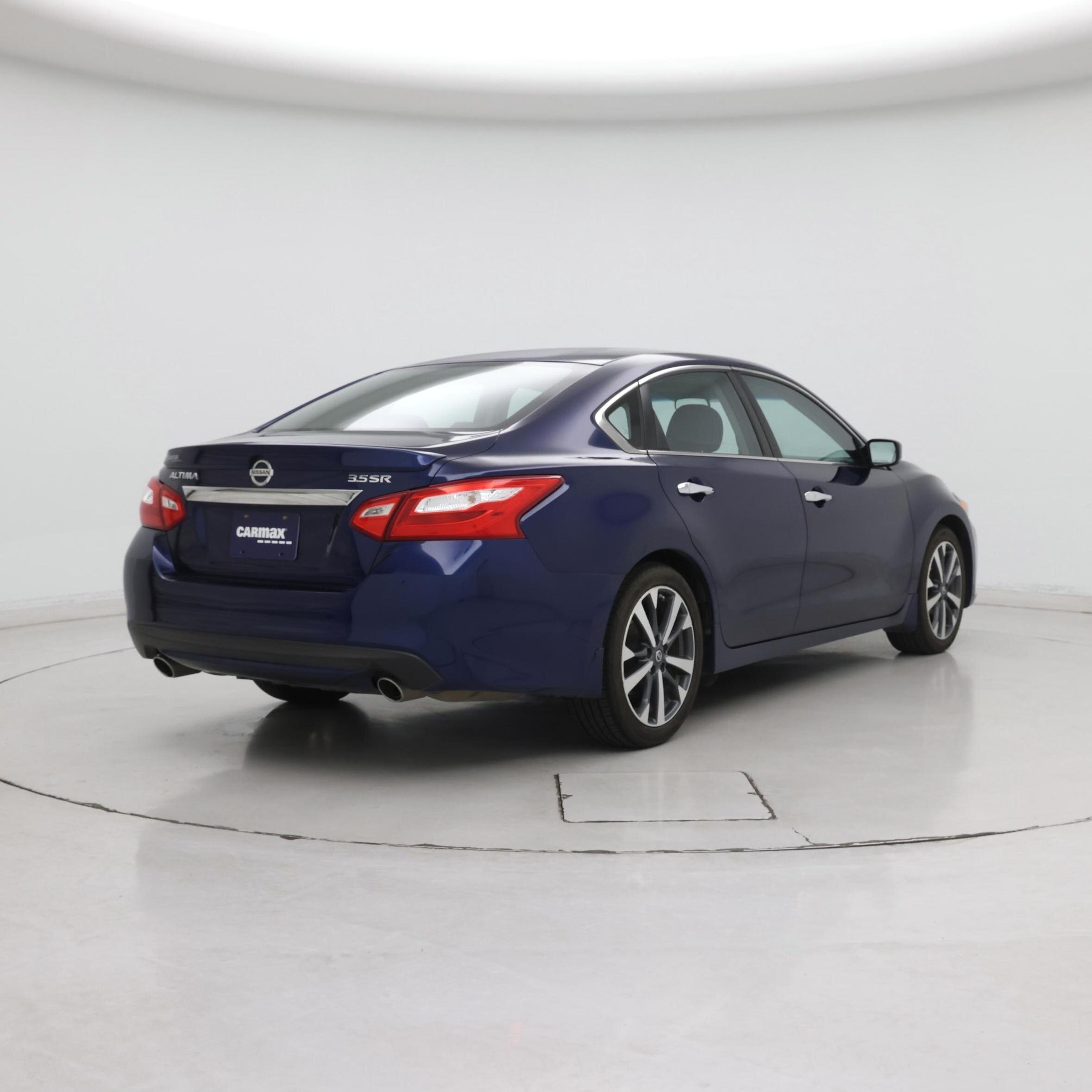 Thumbnail: 2016 Nissan Altima - 8