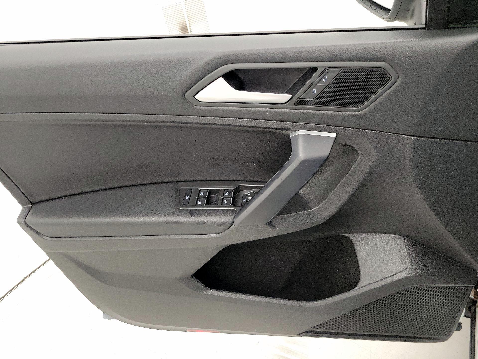 Thumbnail: 2021 Volkswagen Tiguan - 12