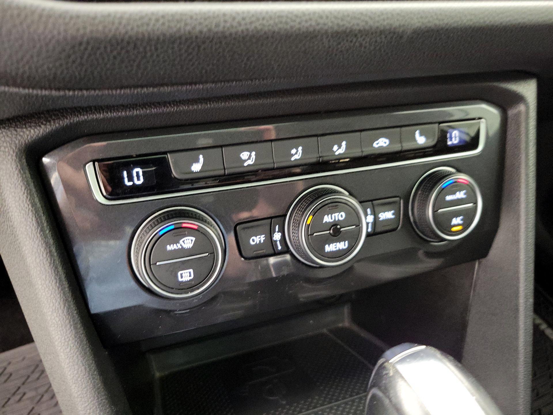 Thumbnail: 2021 Volkswagen Tiguan - 16