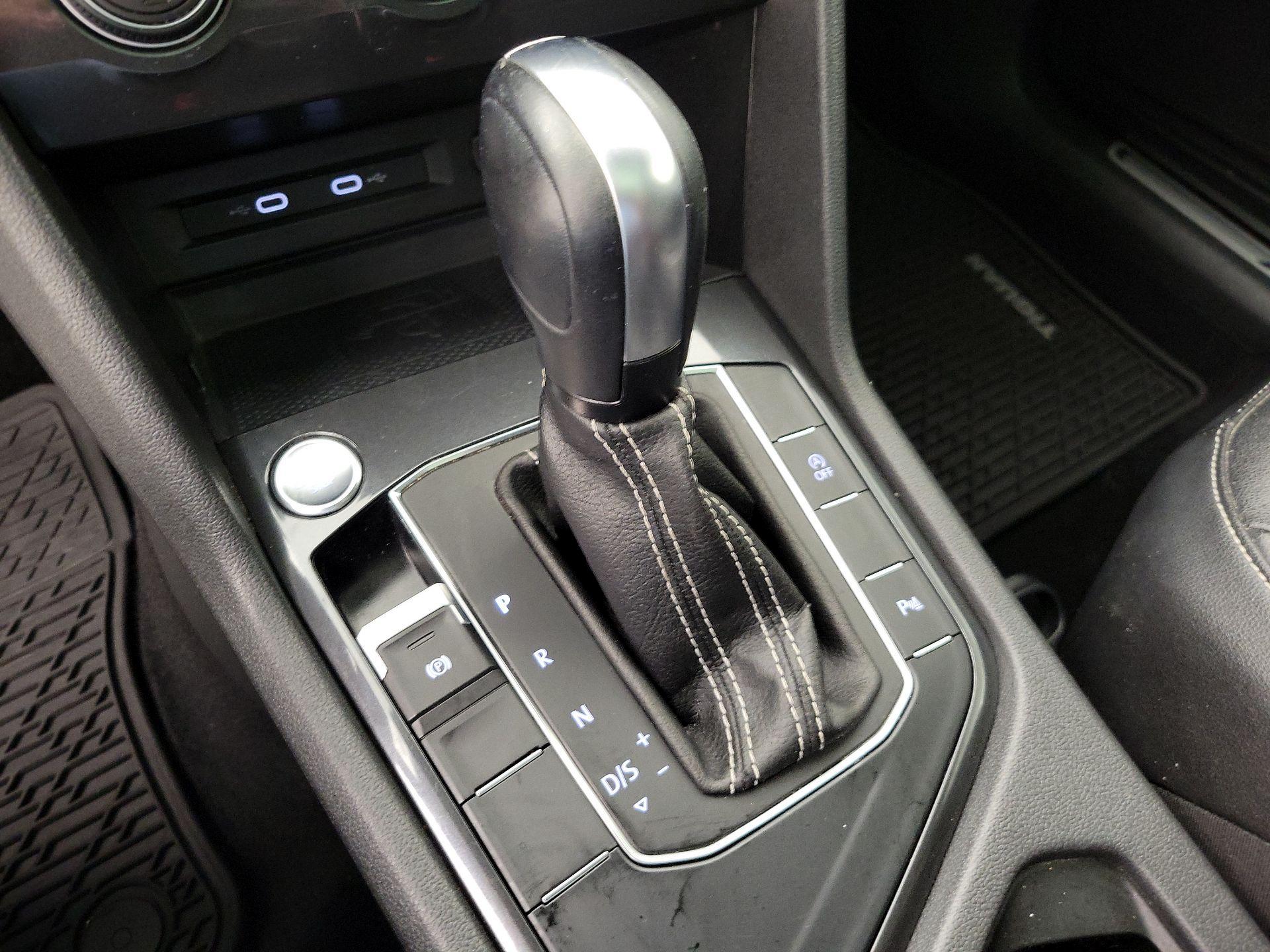 Thumbnail: 2021 Volkswagen Tiguan - 17