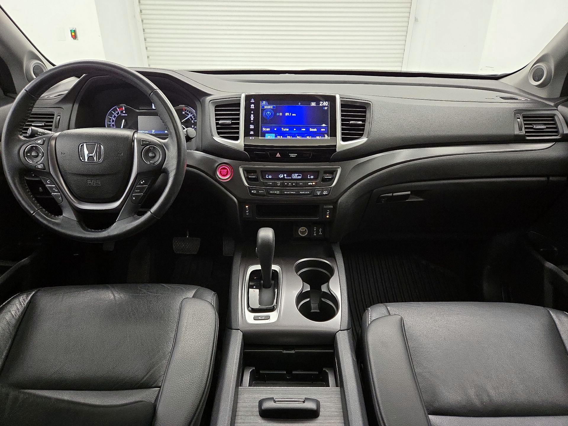 Thumbnail: 2017 Honda Pilot - 9