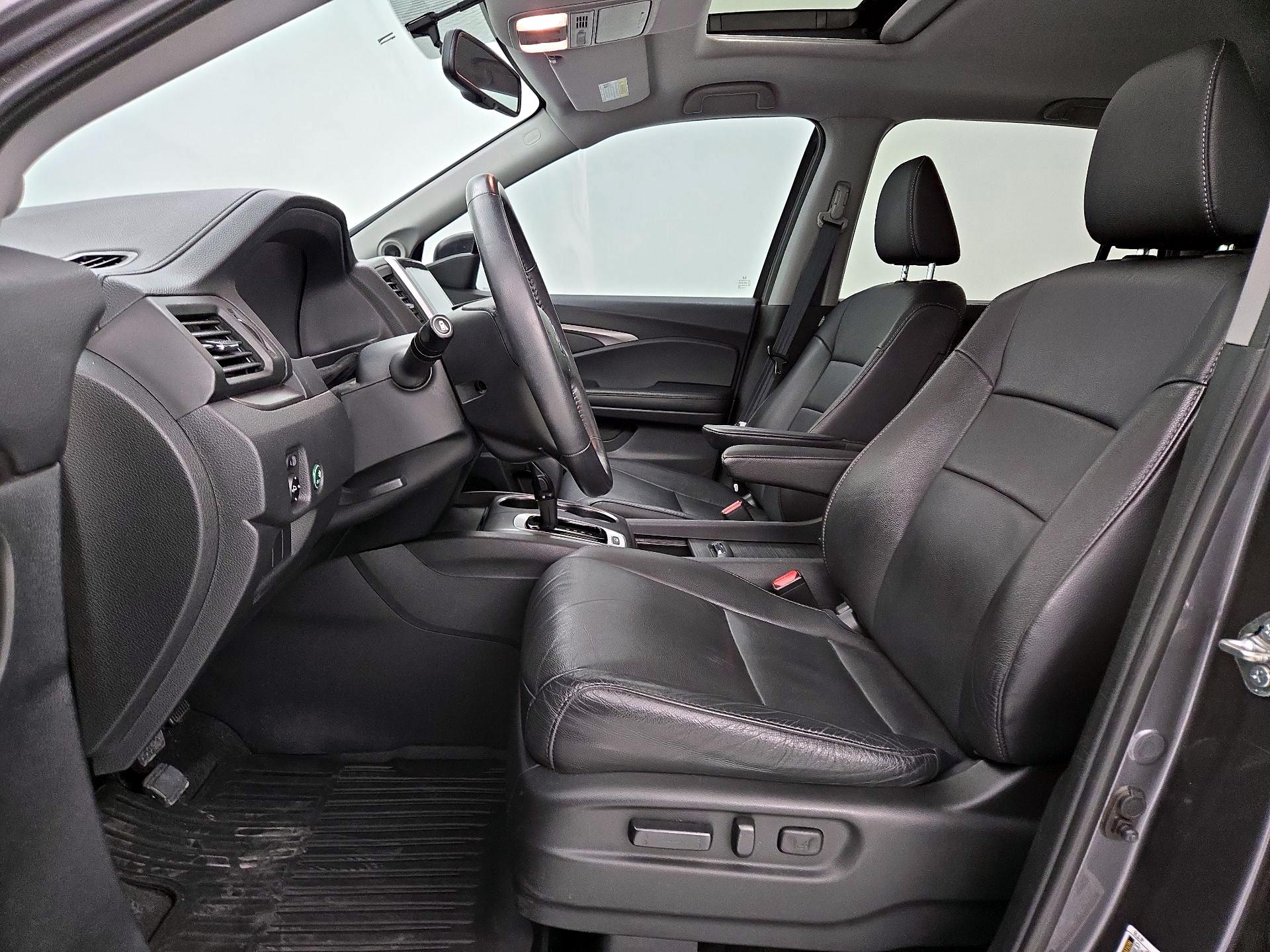 Thumbnail: 2017 Honda Pilot - 11