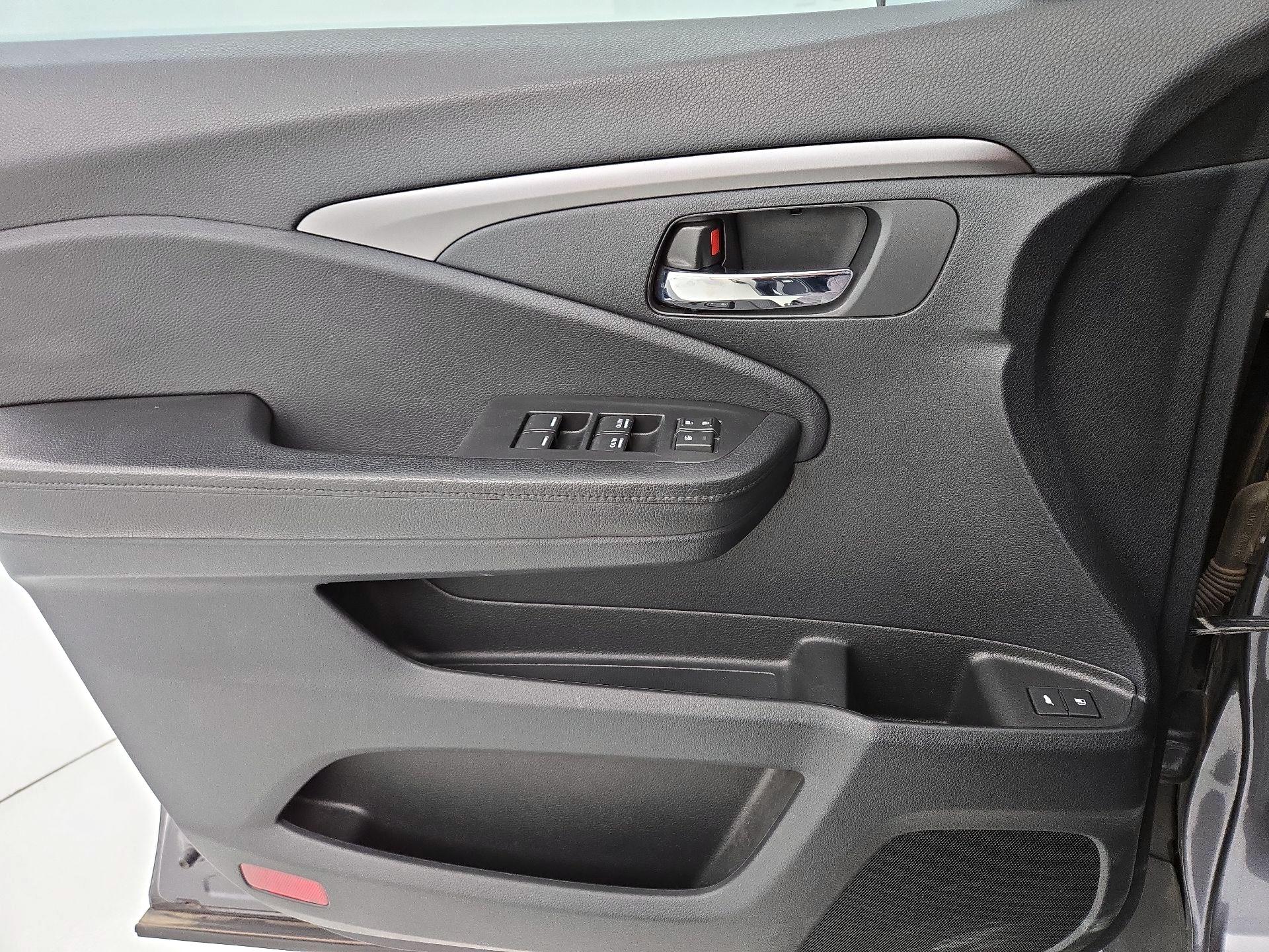 Thumbnail: 2017 Honda Pilot - 12