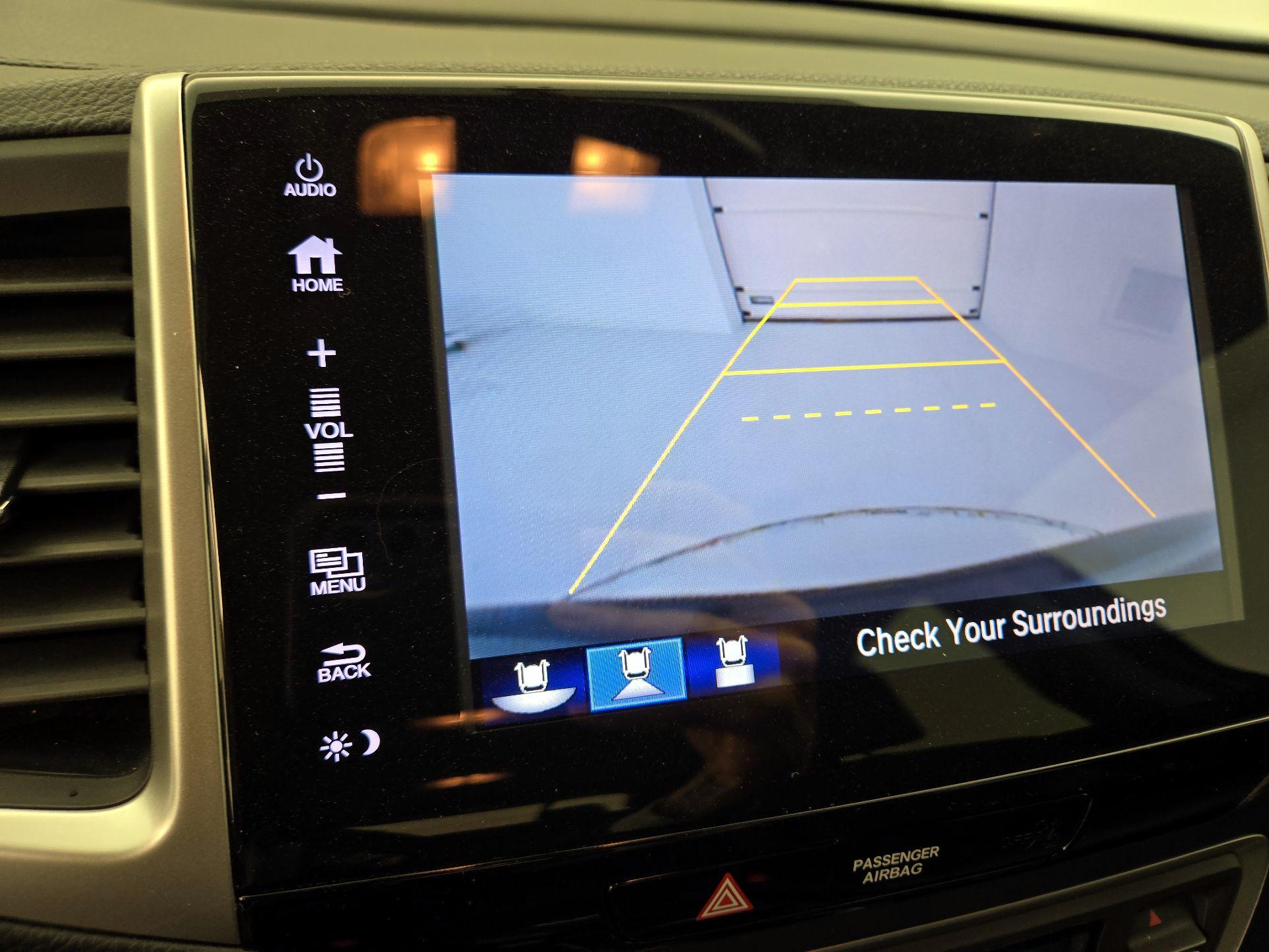 Thumbnail: 2017 Honda Pilot - 14