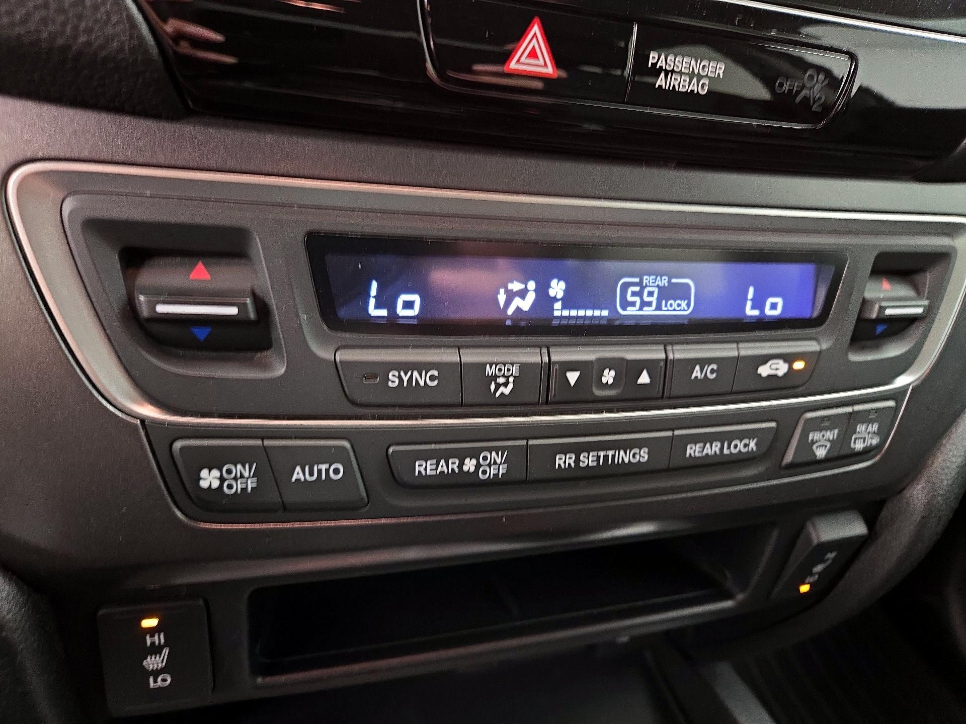 Thumbnail: 2017 Honda Pilot - 16