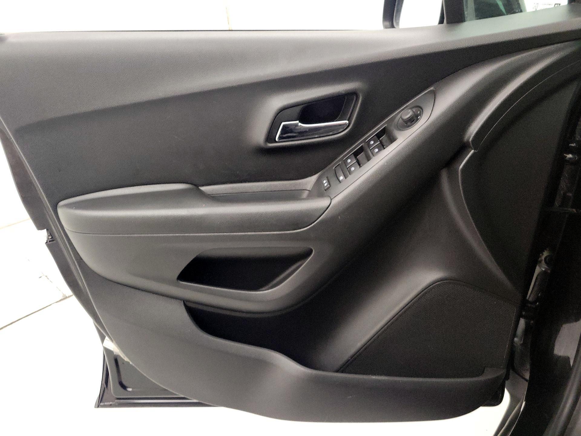 Thumbnail: 2021 Chevrolet Trax - 12