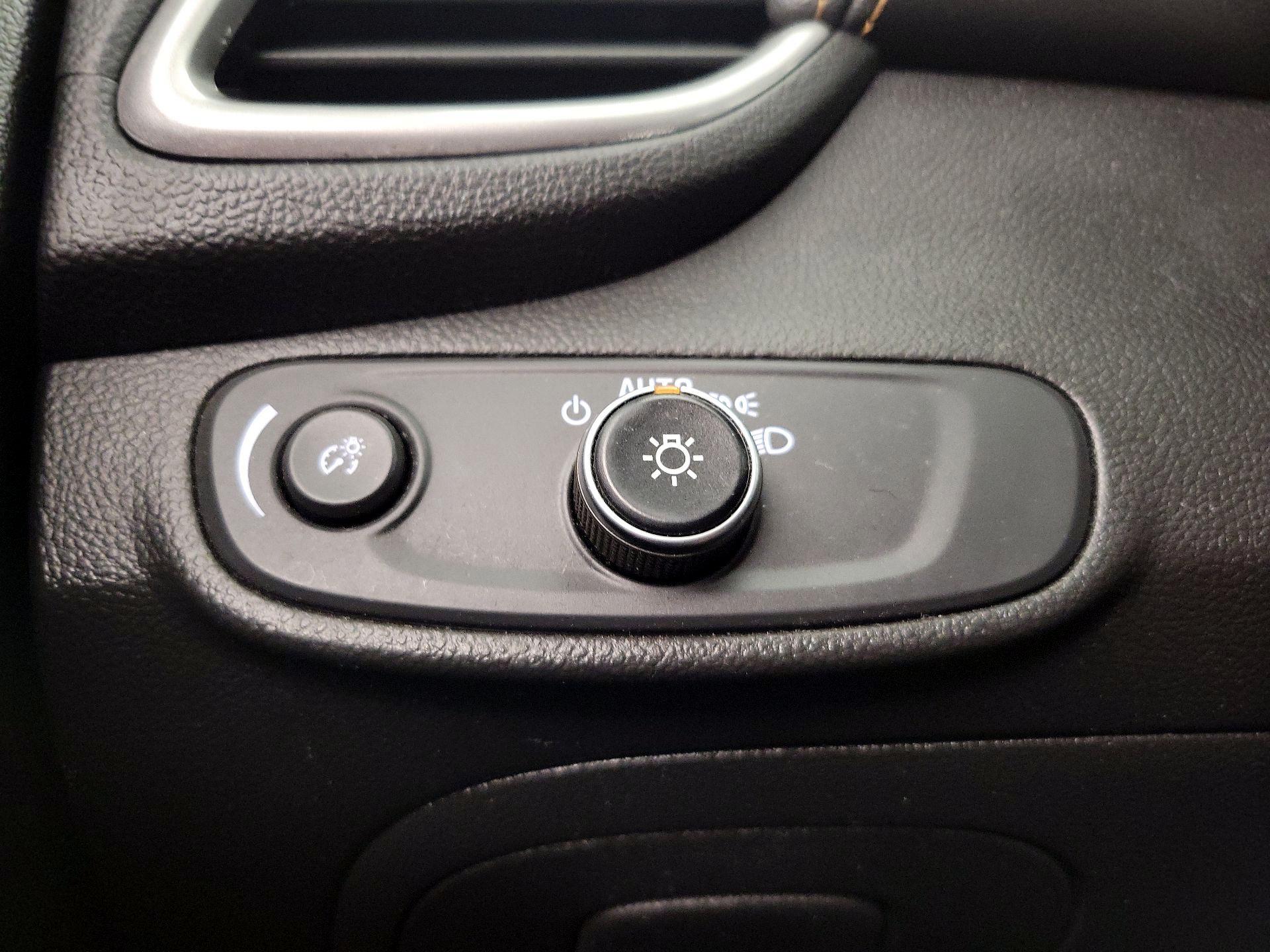 Thumbnail: 2021 Chevrolet Trax - 13