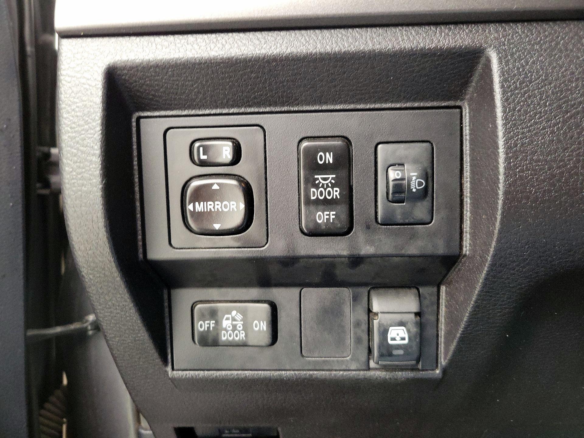 Thumbnail: 2015 Toyota Tundra - 13