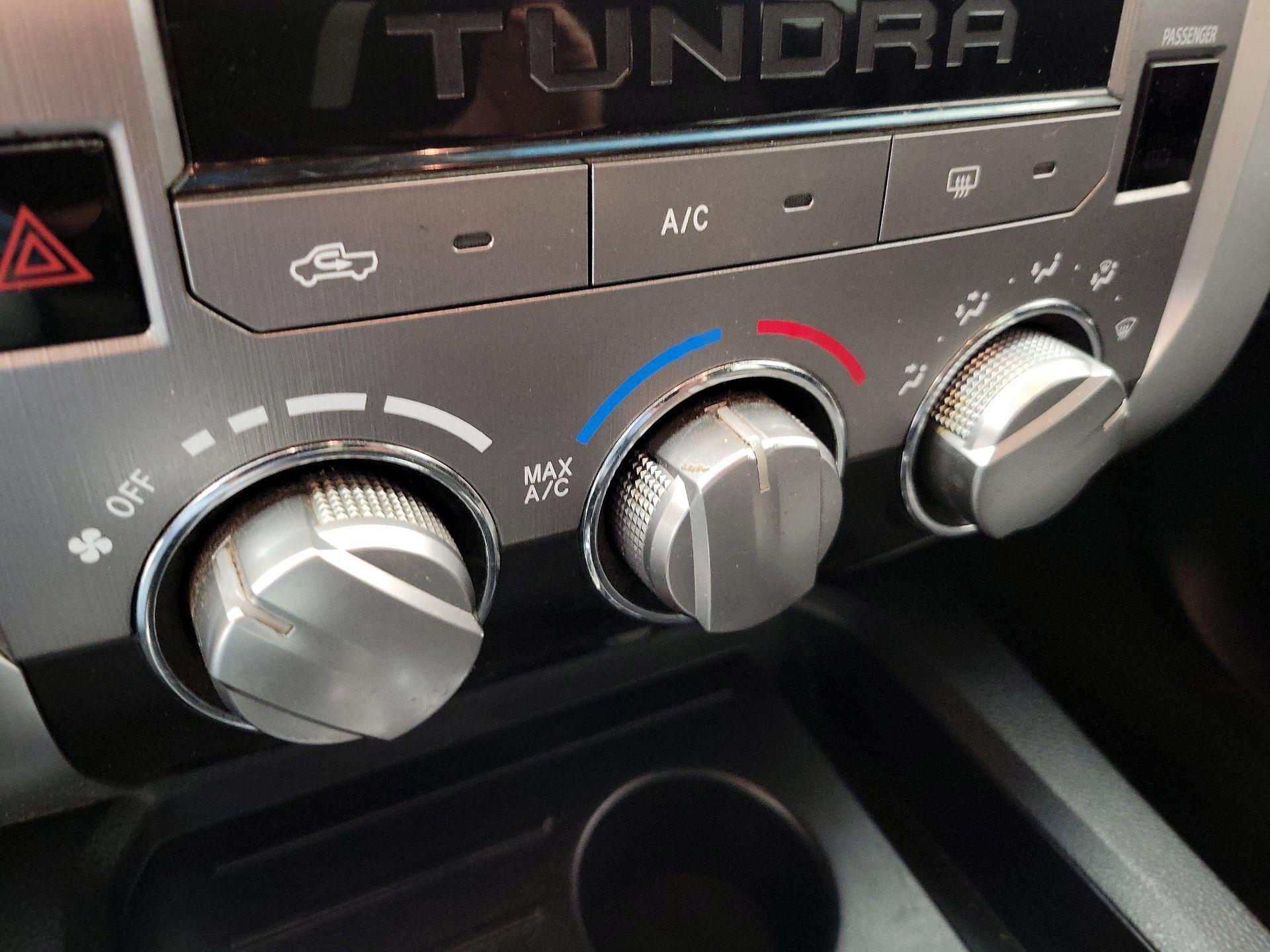 Thumbnail: 2015 Toyota Tundra - 17