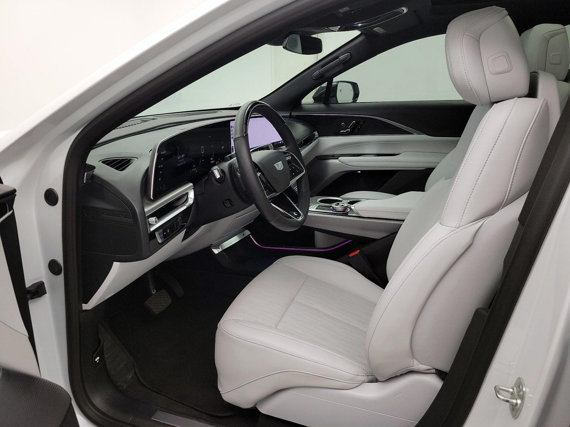 Thumbnail: 2024 Cadillac Lyriq - 11