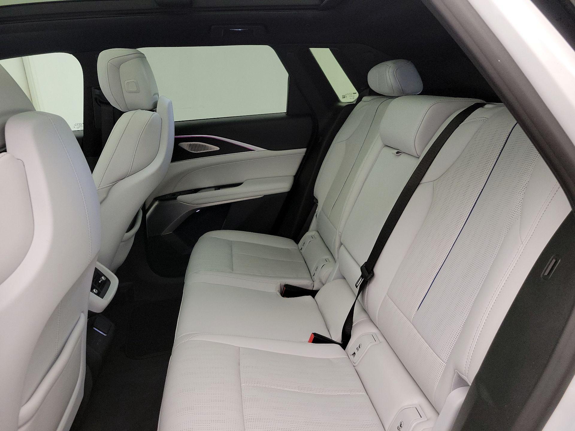 Thumbnail: 2024 Cadillac Lyriq - 20