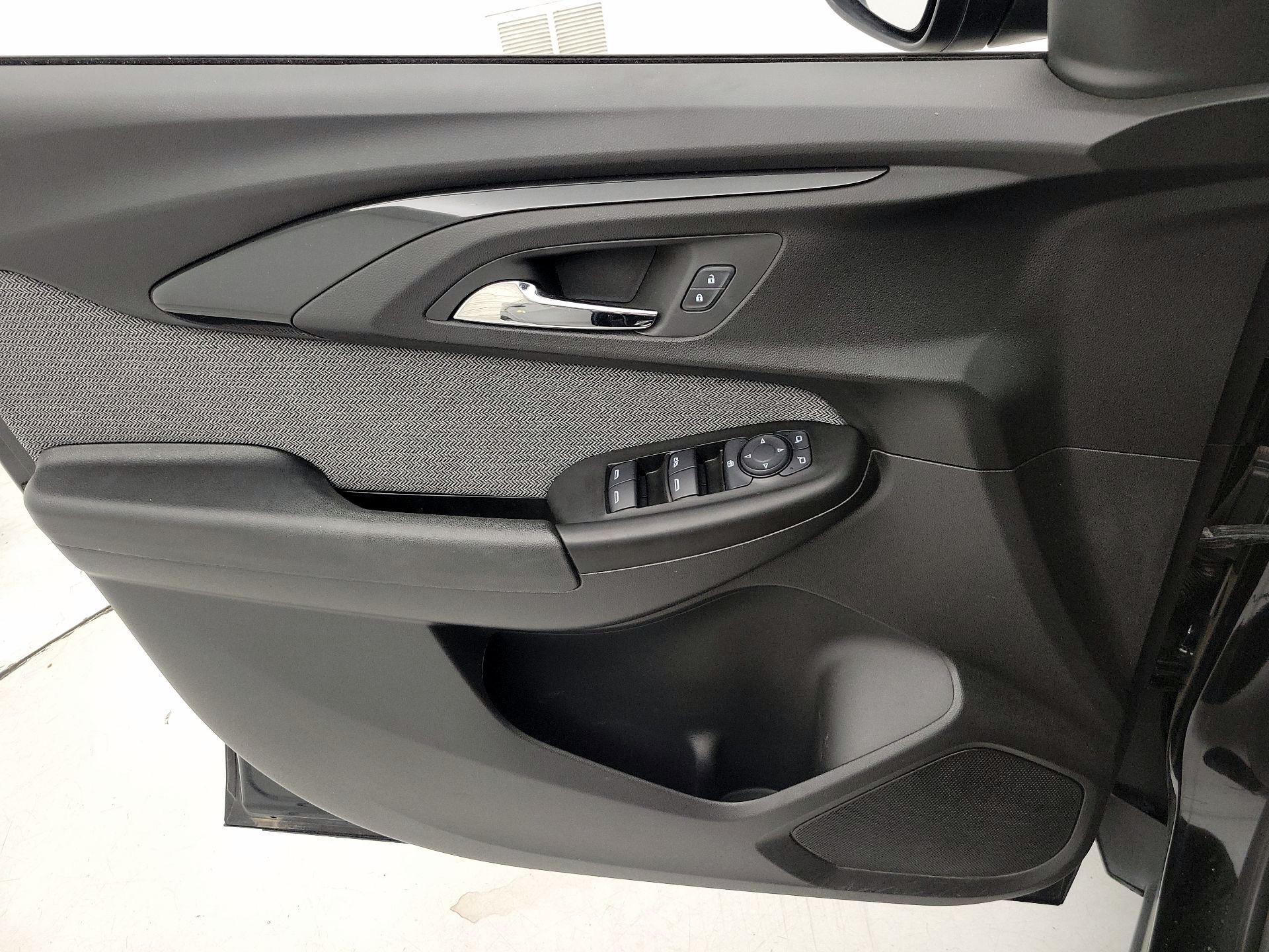 Thumbnail: 2023 Chevrolet TrailBlazer - 12