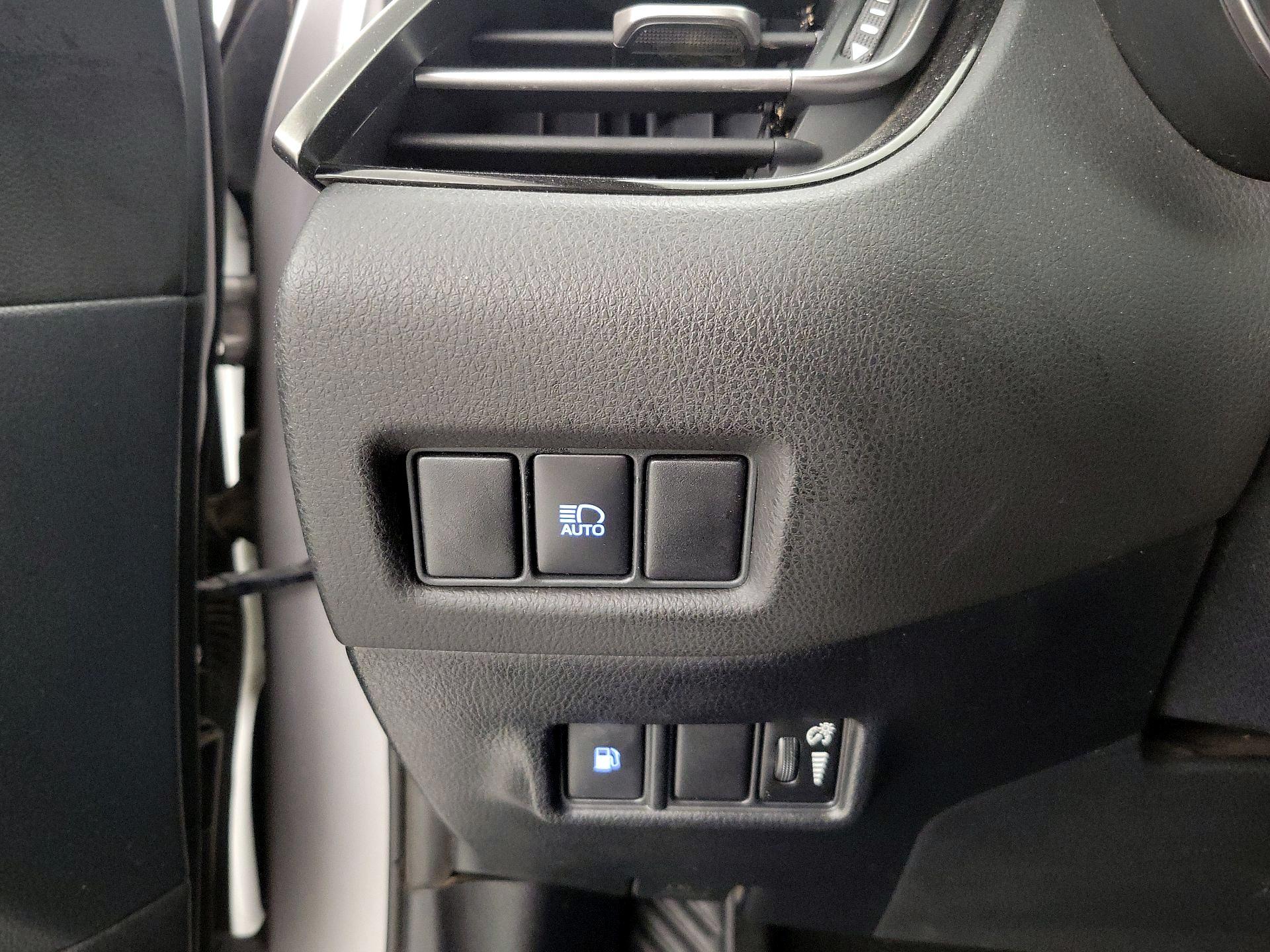 Thumbnail: 2018 Toyota C-HR - 13