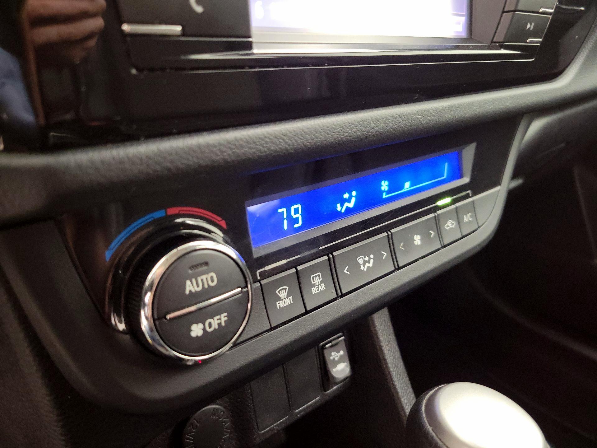 Thumbnail: 2016 Toyota Corolla - 16