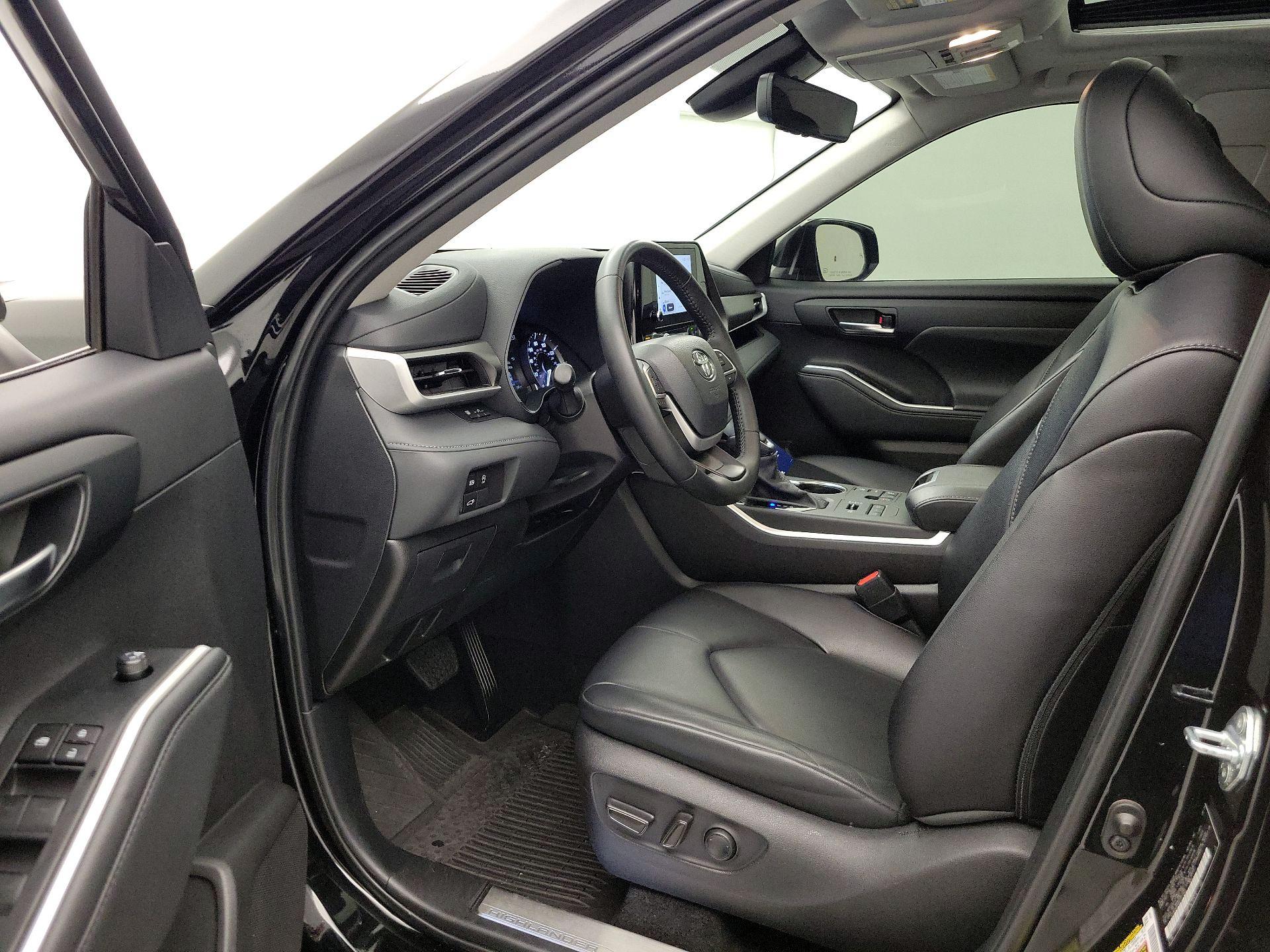 Thumbnail: 2024 Toyota Highlander - 11